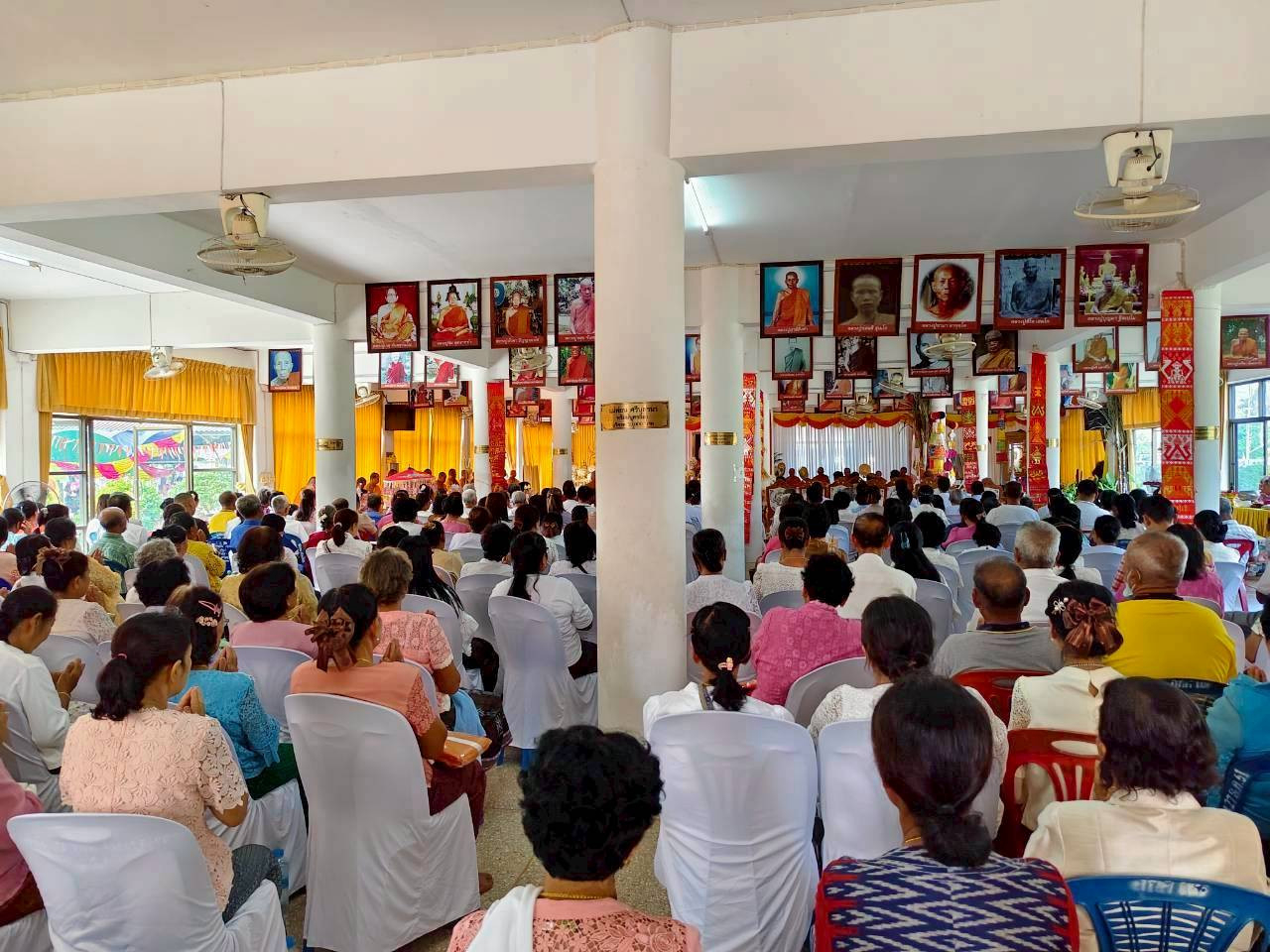 ภาพร่วมพิธีกรรมวัดสว่างนิคม