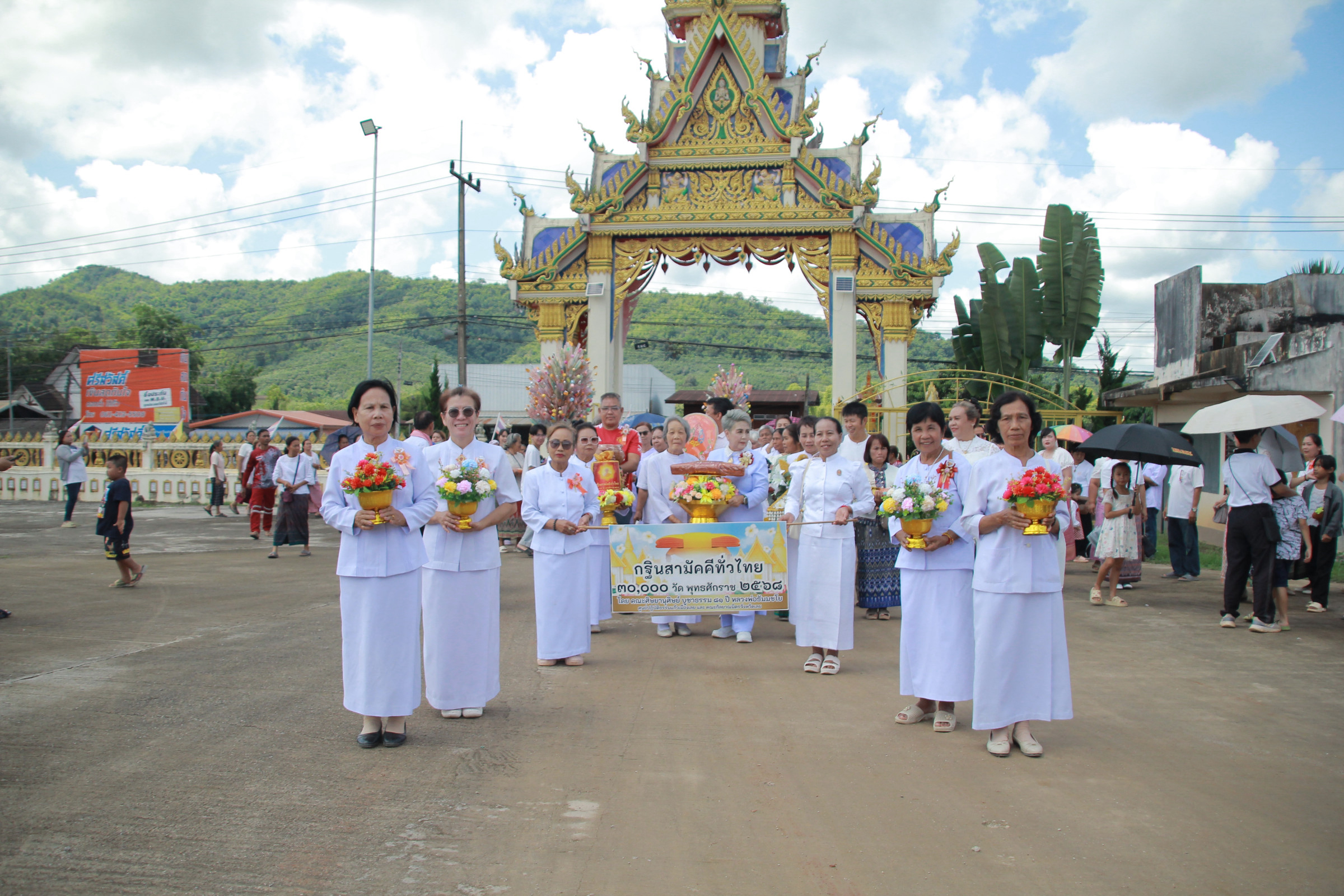ภาพร่วมขบวนกฐินวัดแสงอรุณ