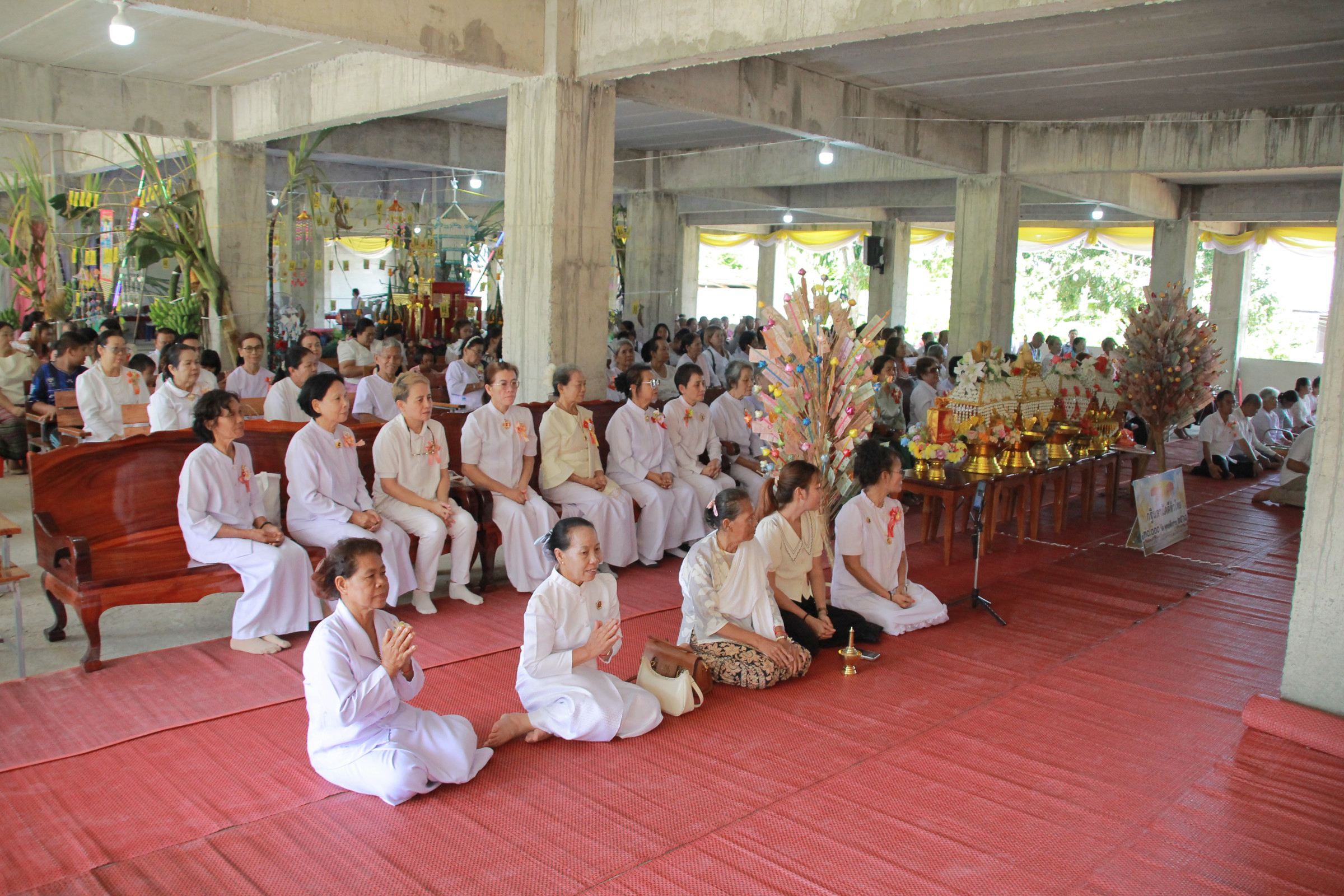 ภาพร่วมพิธีกรรมวัดแสงอรุณ