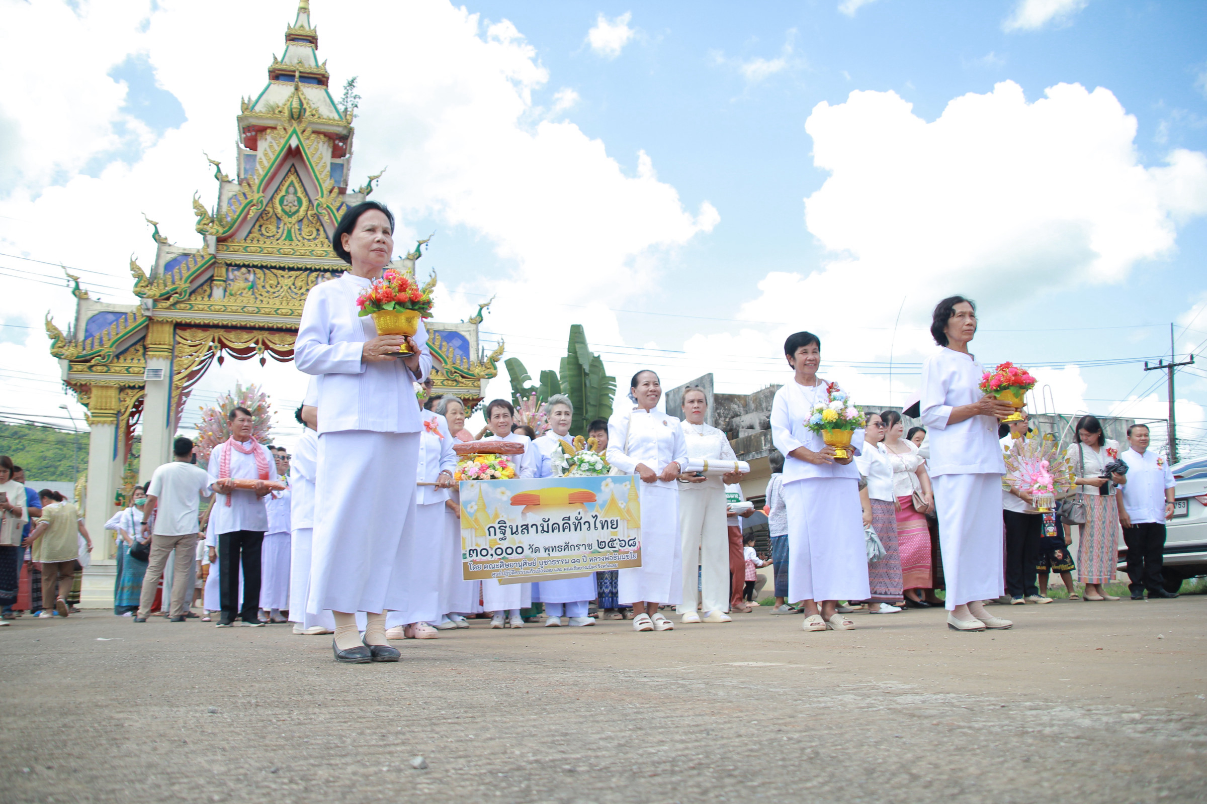 ภาพร่วมพิธีกรรมวัดแสงอรุณ