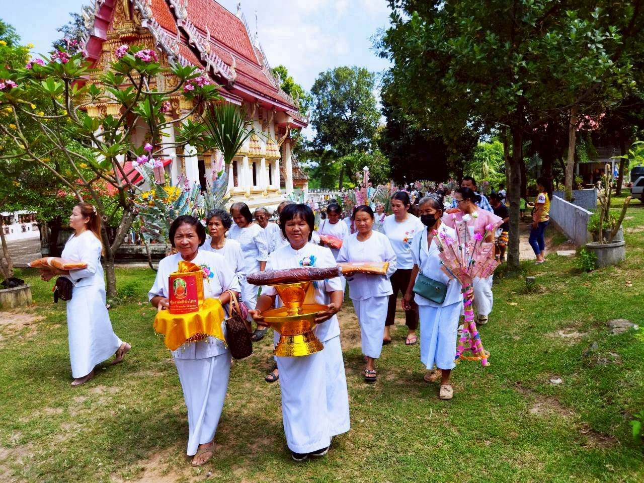 ภาพร่วมขบวนกฐินวัดโพธิ์สระแก้ว