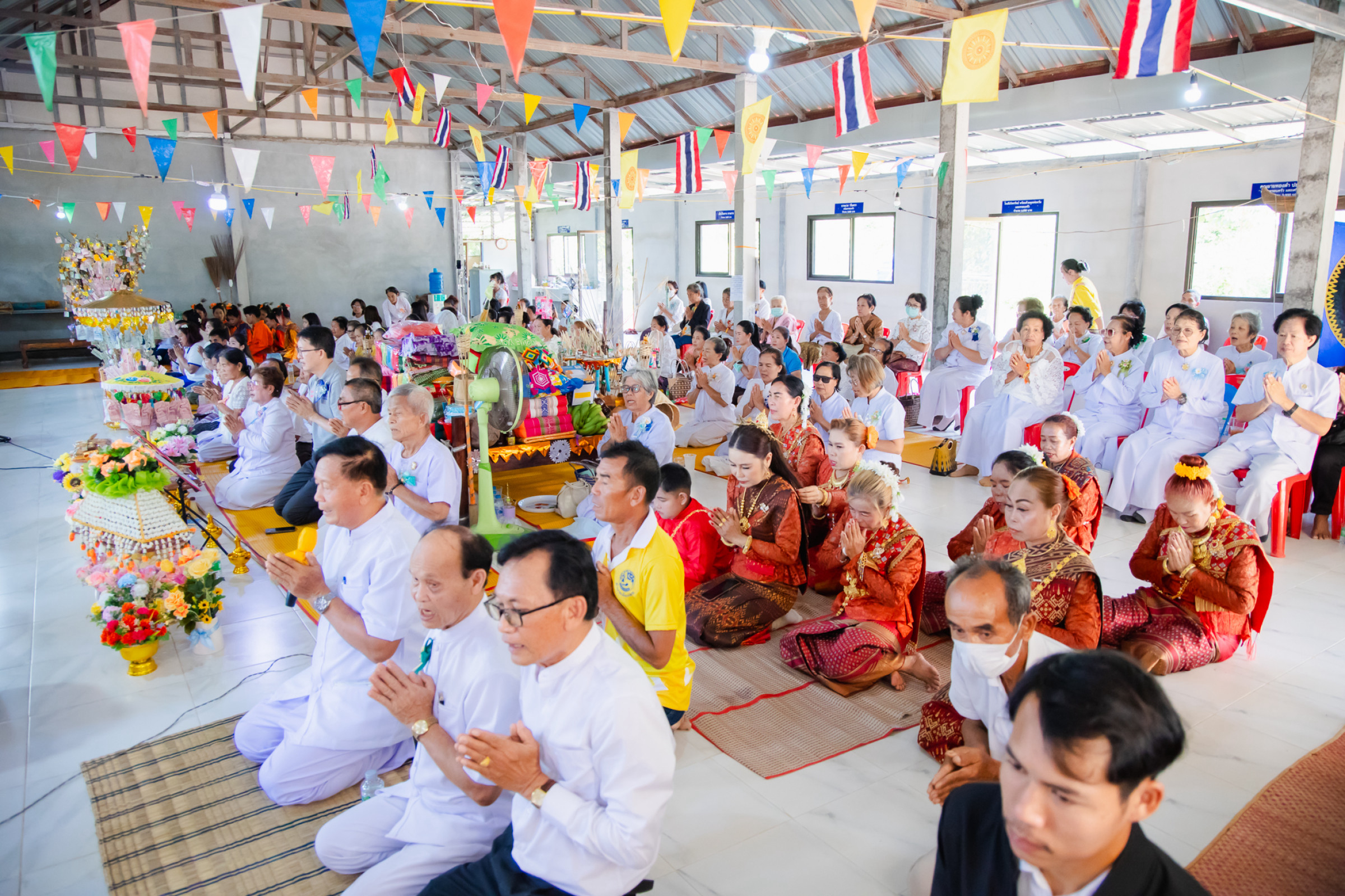 ภาพร่วมพิธีกรรมวัดป่าศรีประภากร