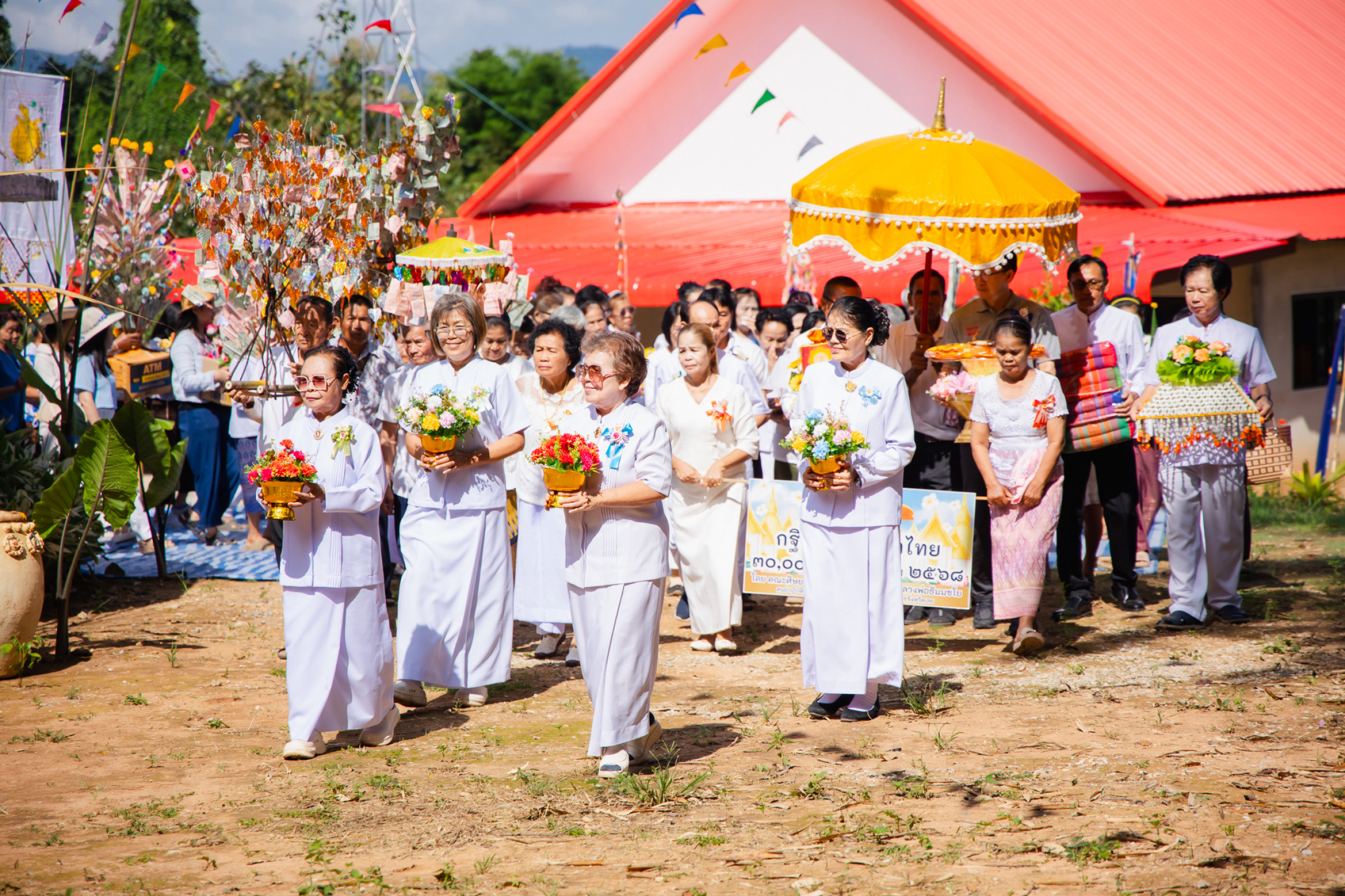 ภาพร่วมพิธีกรรมวัดป่าศรีประภากร