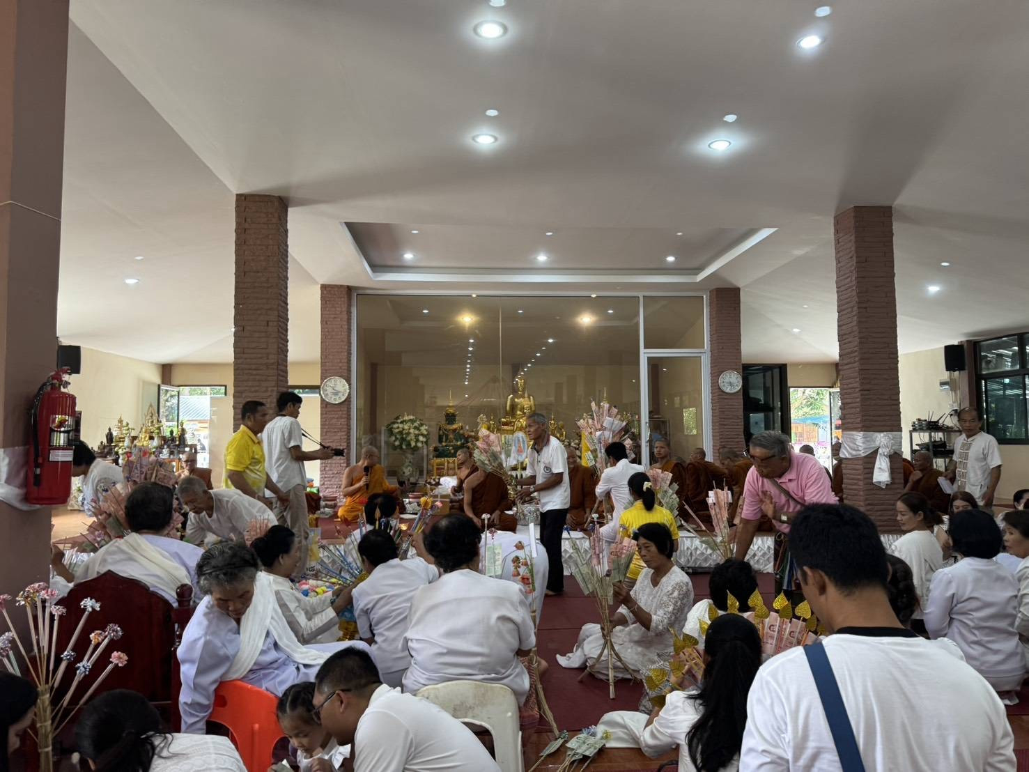 ภาพร่วมพิธีกรรมวัดนาอีเลิศ