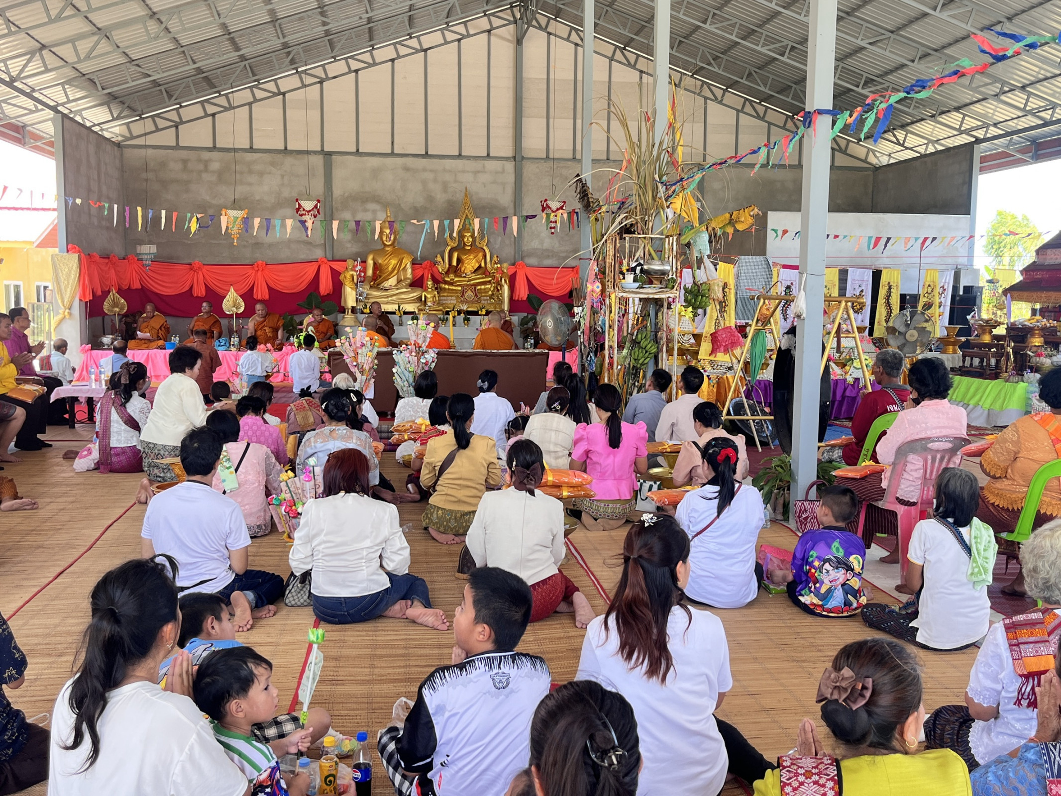 ภาพร่วมพิธีกรรมวัดบ้านดู่น้อย