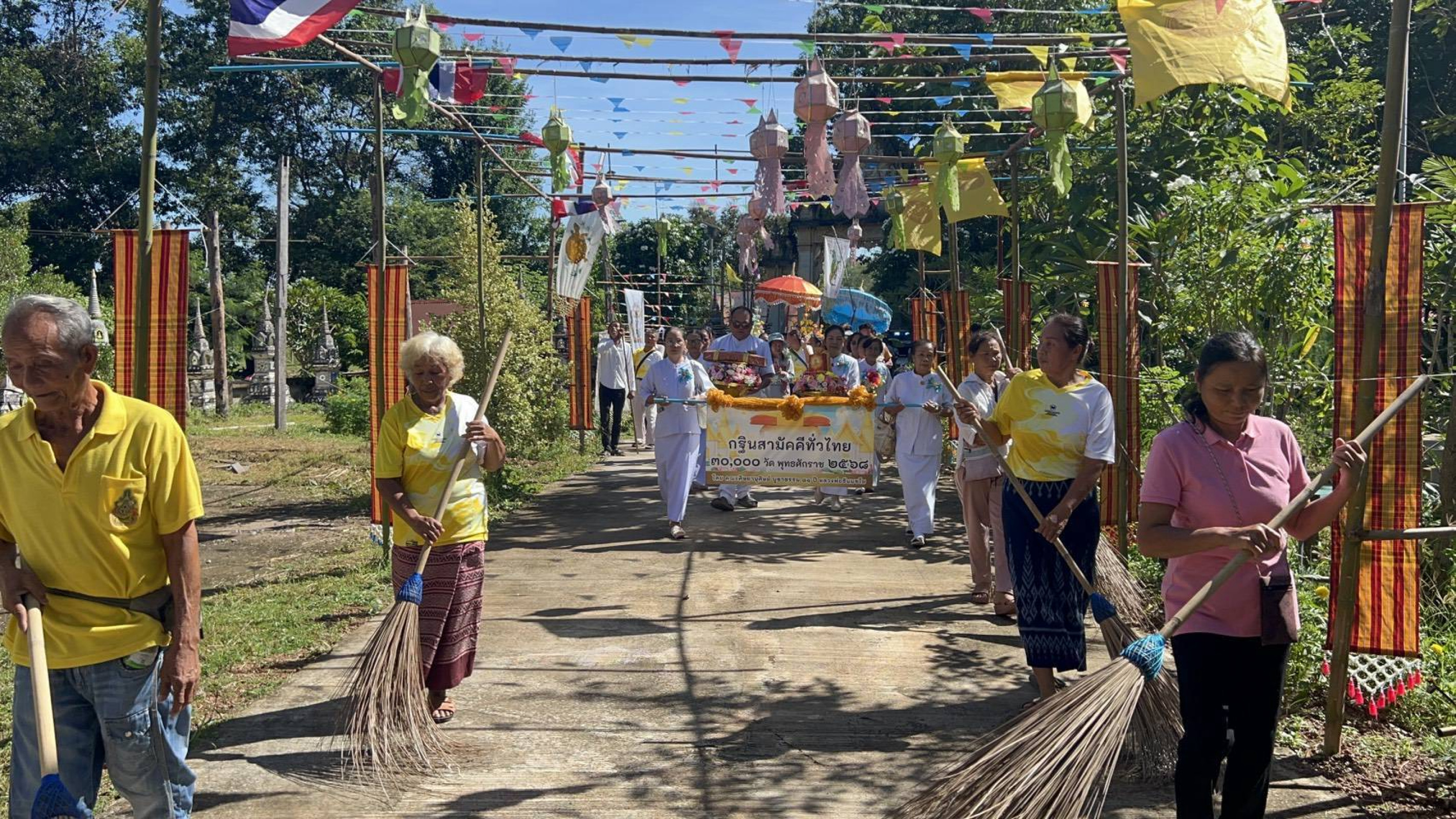 ภาพร่วมพิธีกรรมวัดป่าแก้วเจริญธรรม