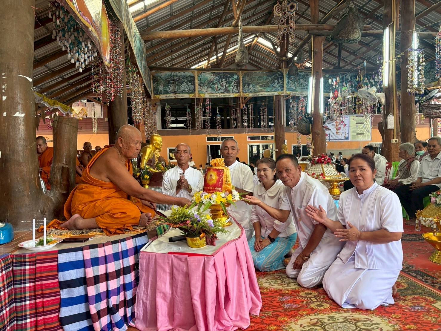 ภาพการถวายปัจจัยวัดวุฒิสมานชัย