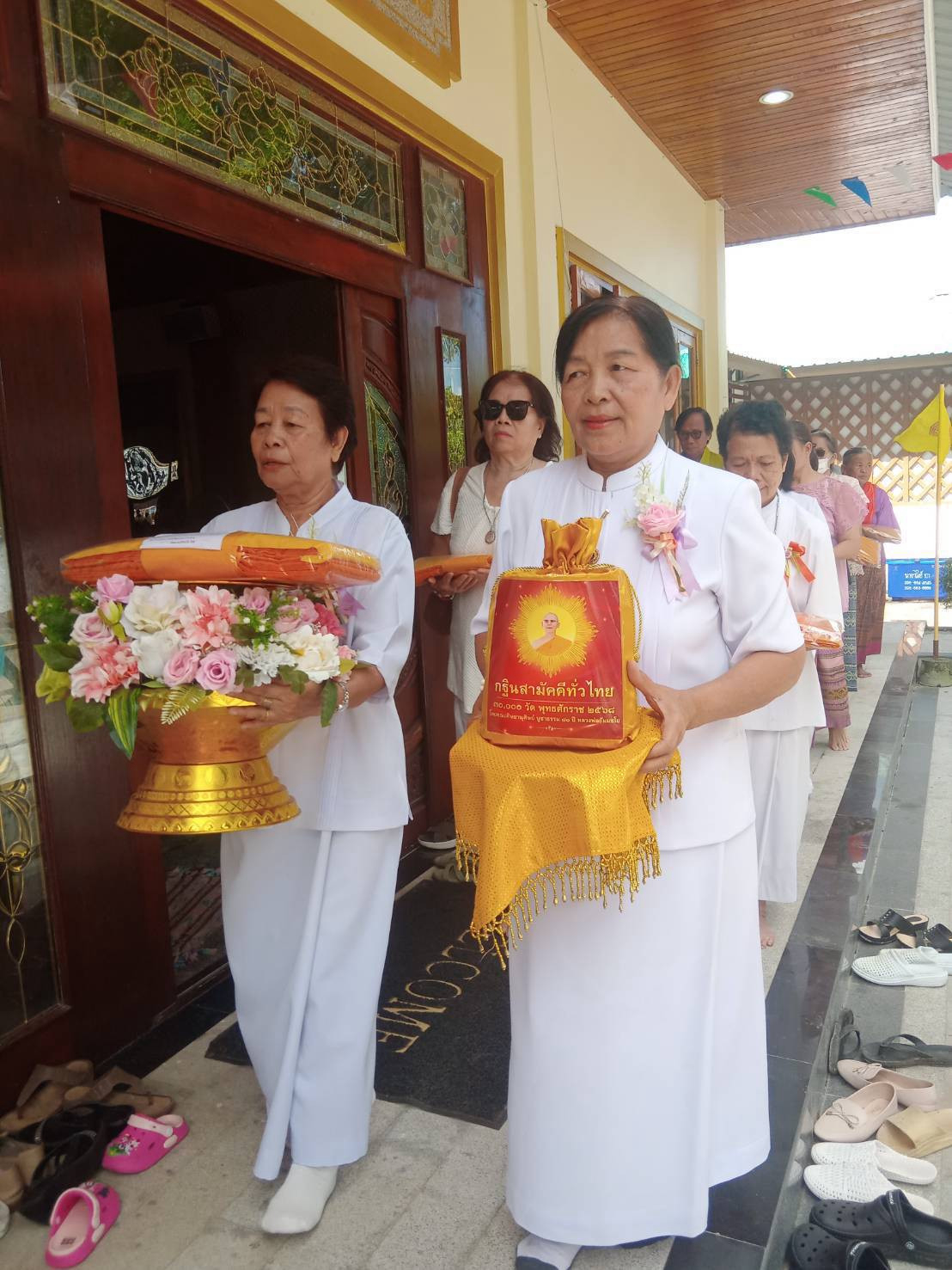 ภาพร่วมขบวนกฐินวัดหนองแคน