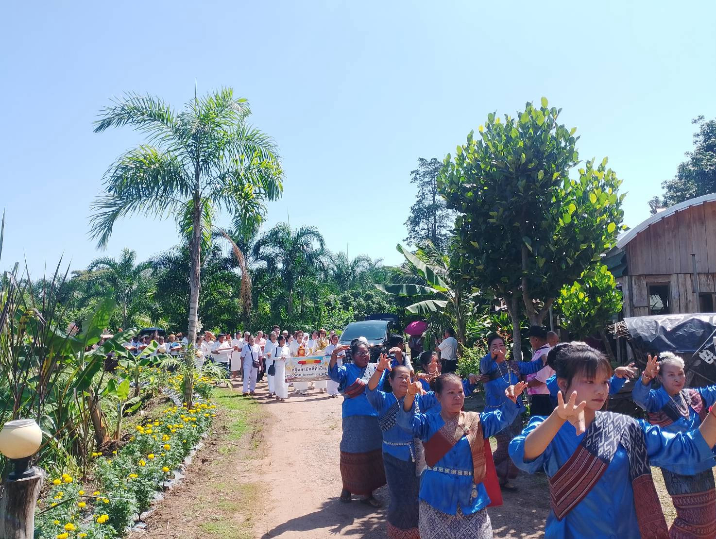 ภาพร่วมพิธีกรรมสำนักสงฆ์ศูนย์ปฏิบัติธรรมแปลงสาธิตเกศแก้วอุดมธรรม