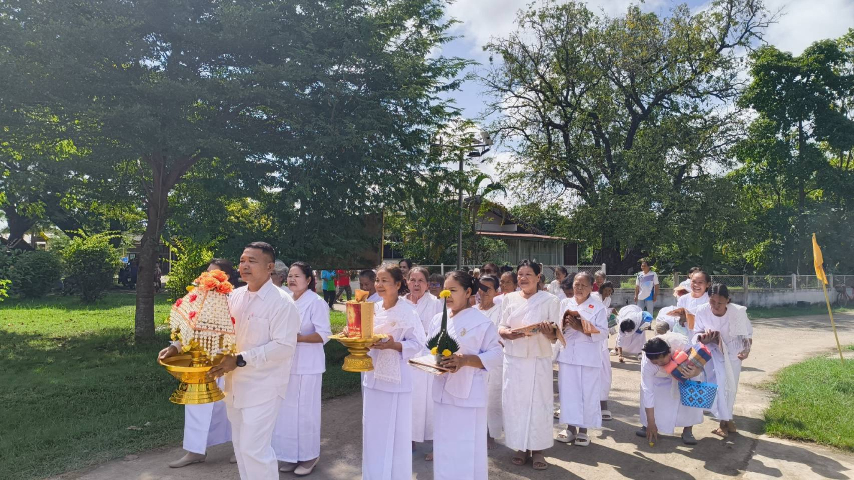 ภาพร่วมขบวนกฐินวัดคูเมือง