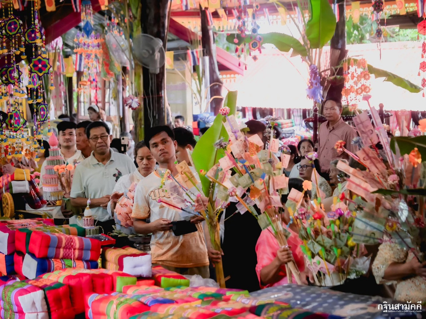 ภาพร่วมพิธีกรรมวัดศรีมงคล