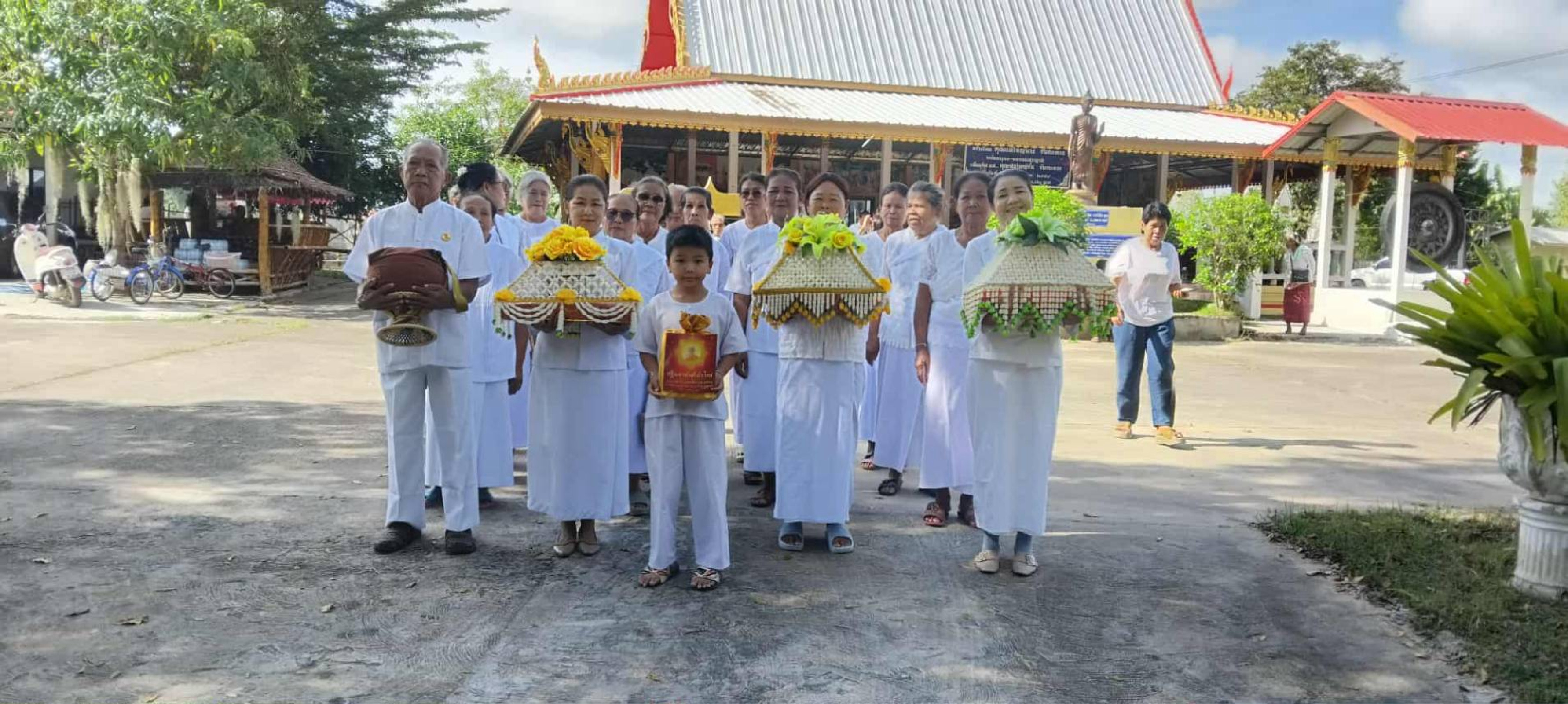 ภาพร่วมขบวนกฐินวัดสุชลวนาราม