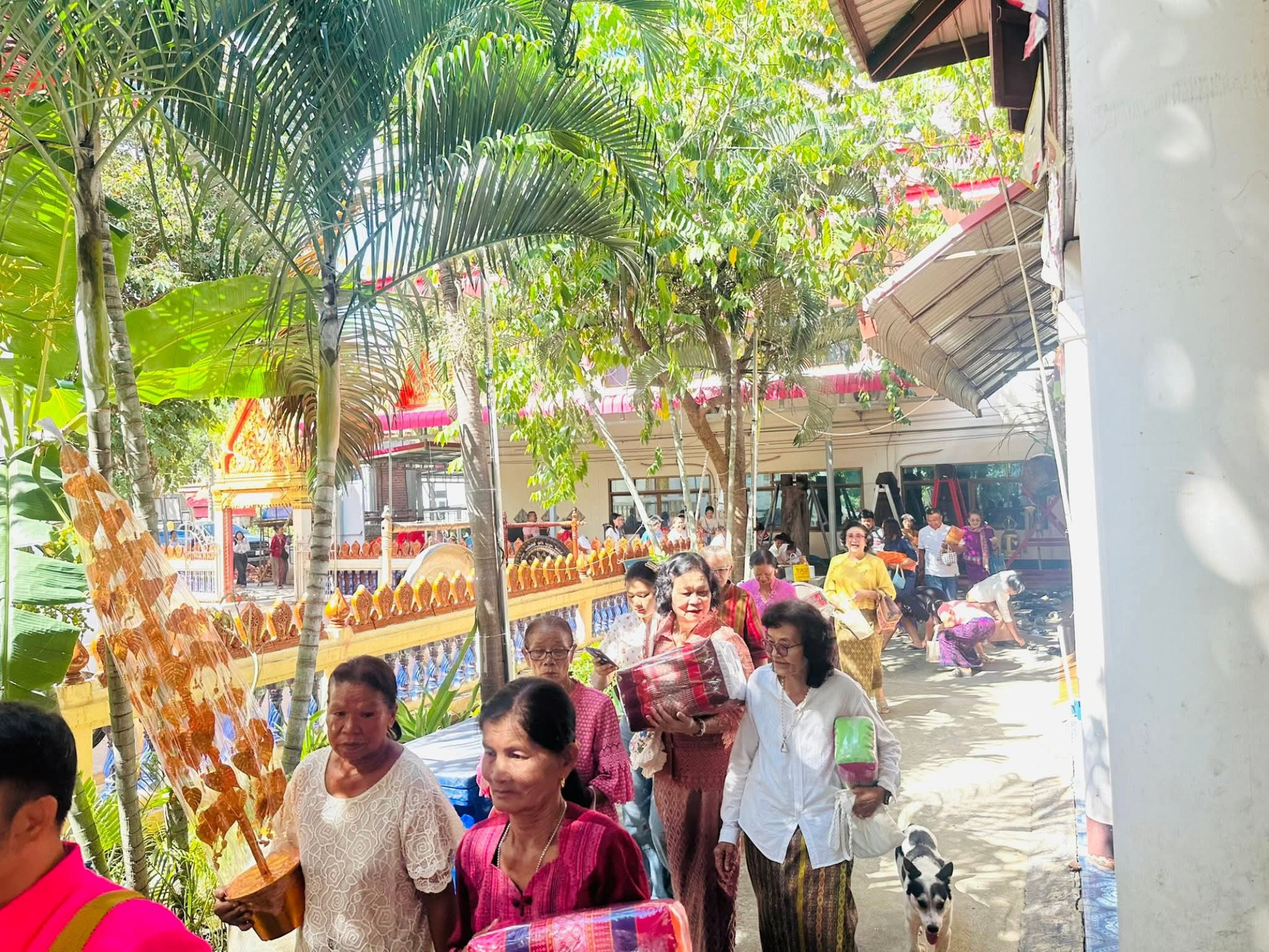 ภาพร่วมขบวนกฐินวัดบ้านเปลือยใหญ่