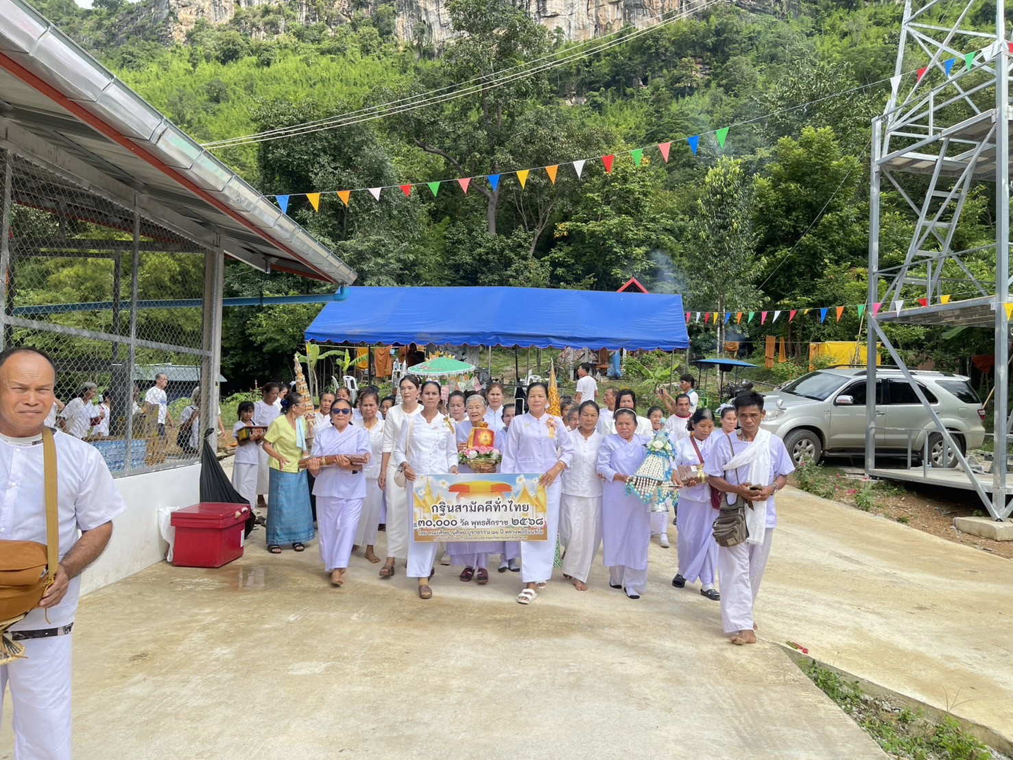 ภาพร่วมขบวนกฐินวัดป่าขันติปภากโร