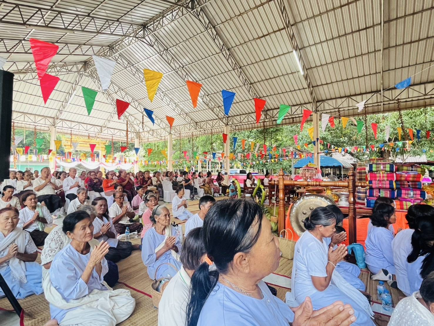 ภาพร่วมพิธีกรรมวัดพิพิธมาลี