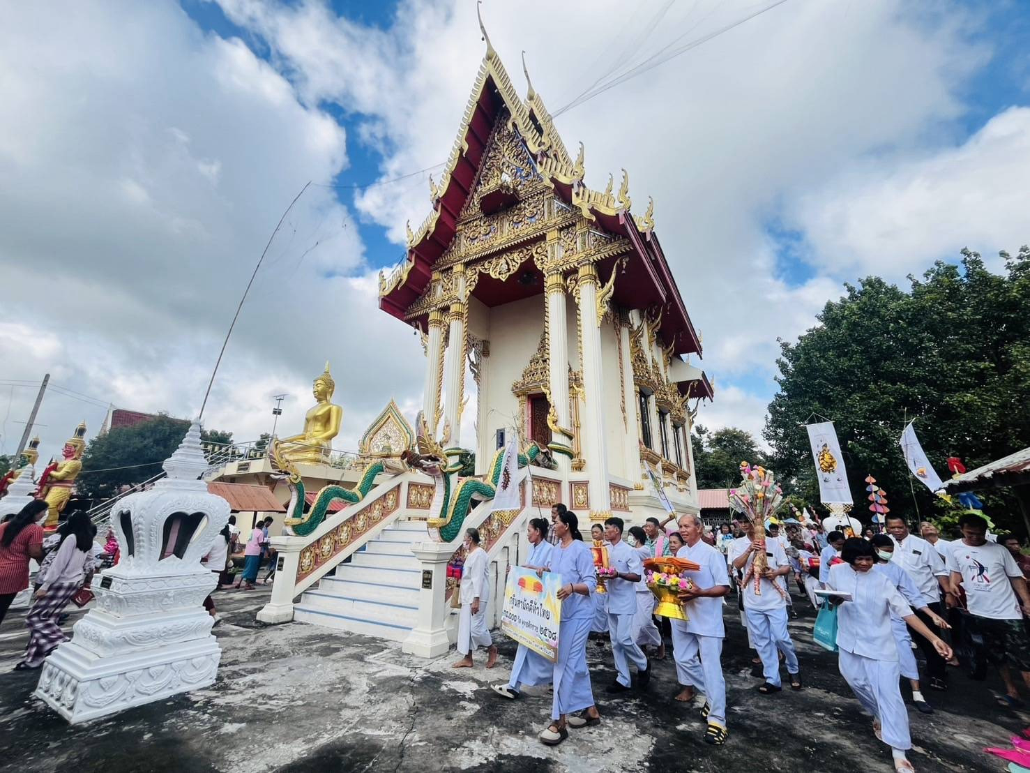 ภาพร่วมพิธีกรรมวัดพิพิธมาลี