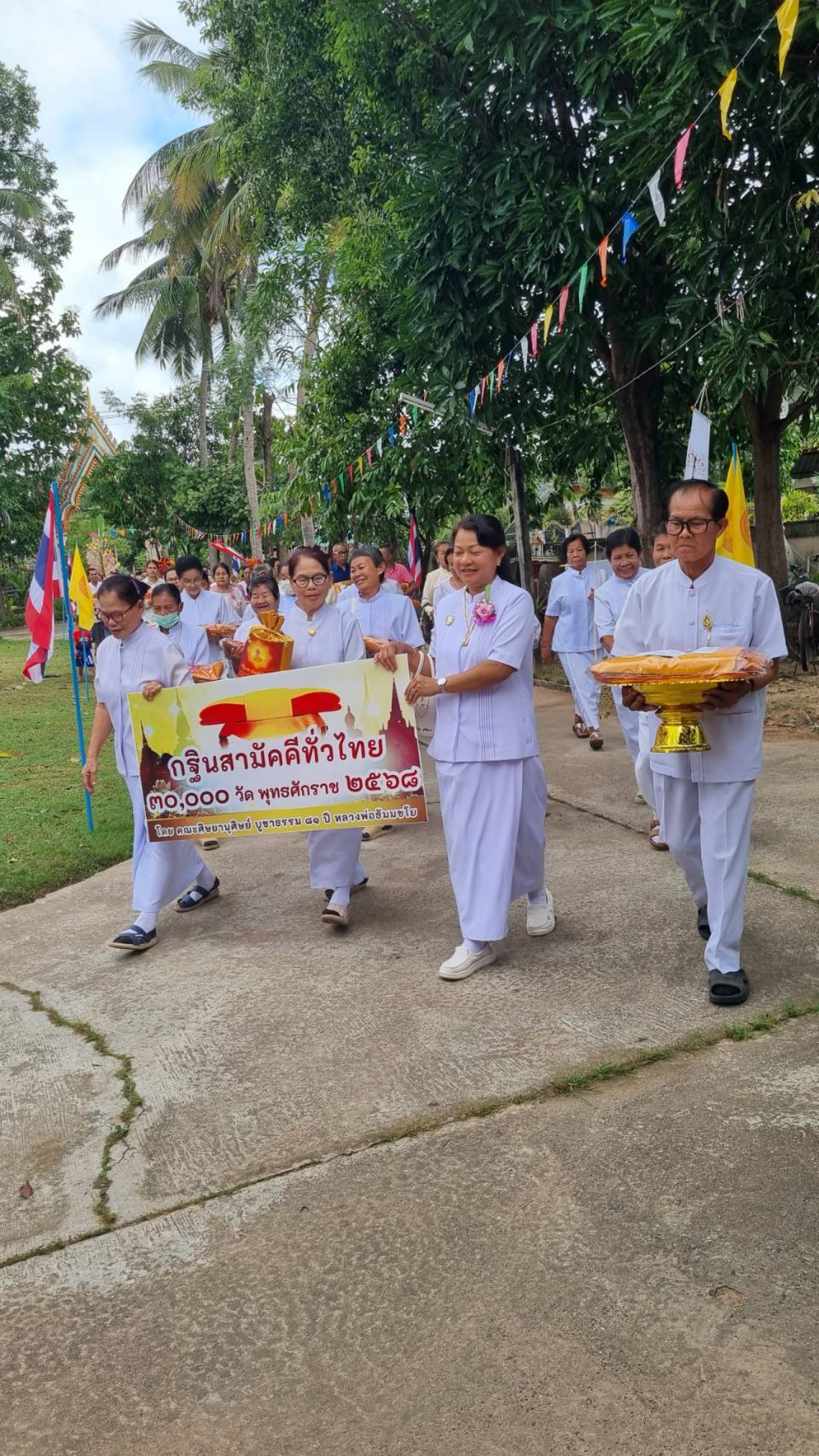 ภาพร่วมขบวนกฐินวัดสุวรรณาราม