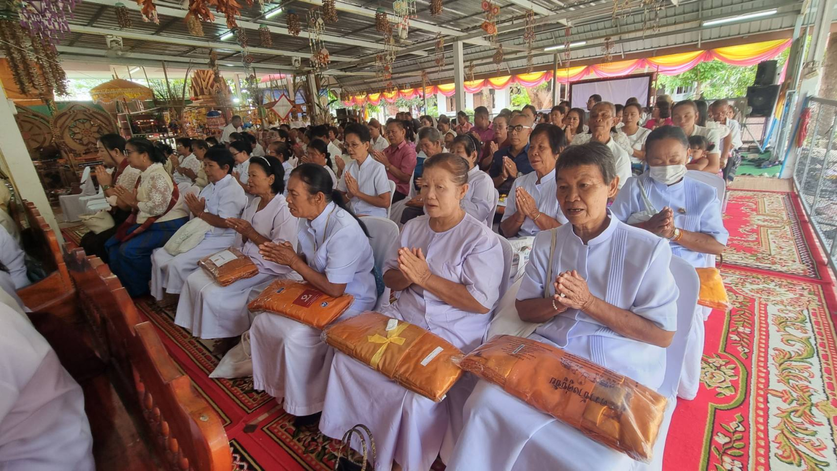 ภาพร่วมพิธีกรรมวัดสุวรรณาราม