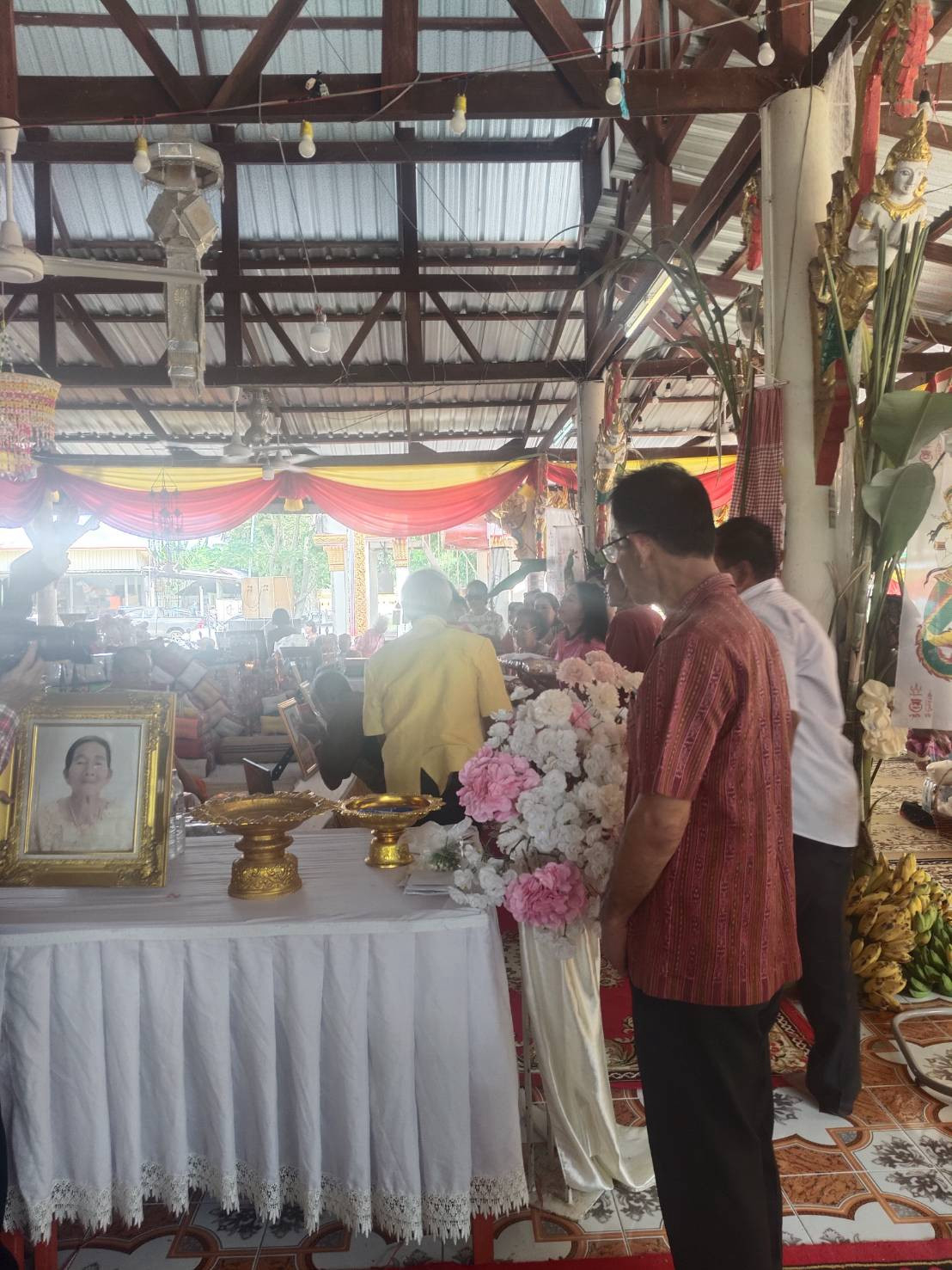 ภาพร่วมพิธีกรรมวัดสว่างโพธิ์ทอง