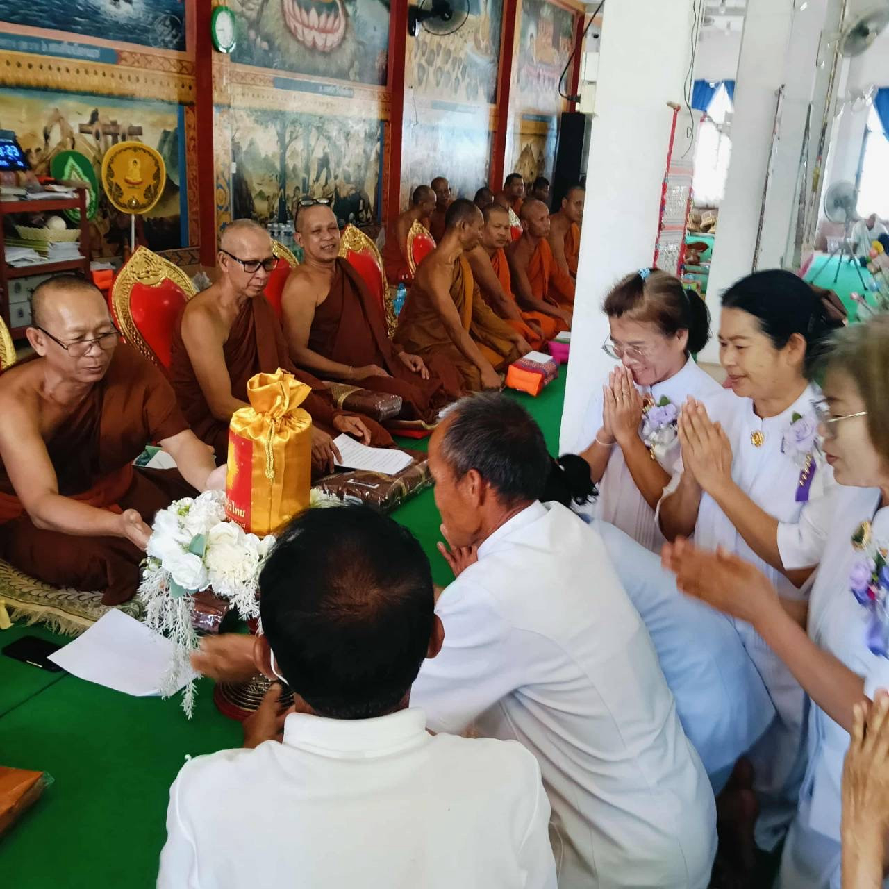 ภาพการถวายปัจจัยวัดป่าโพธาราม