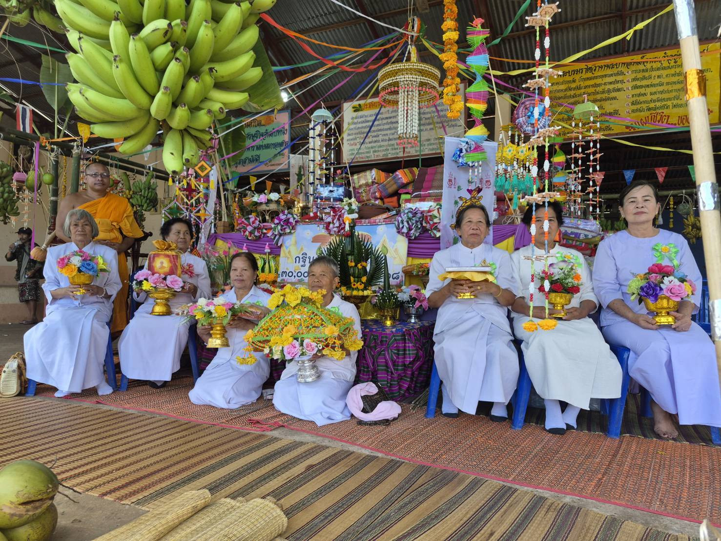ภาพร่วมพิธีกรรมวัดธรรมบวร