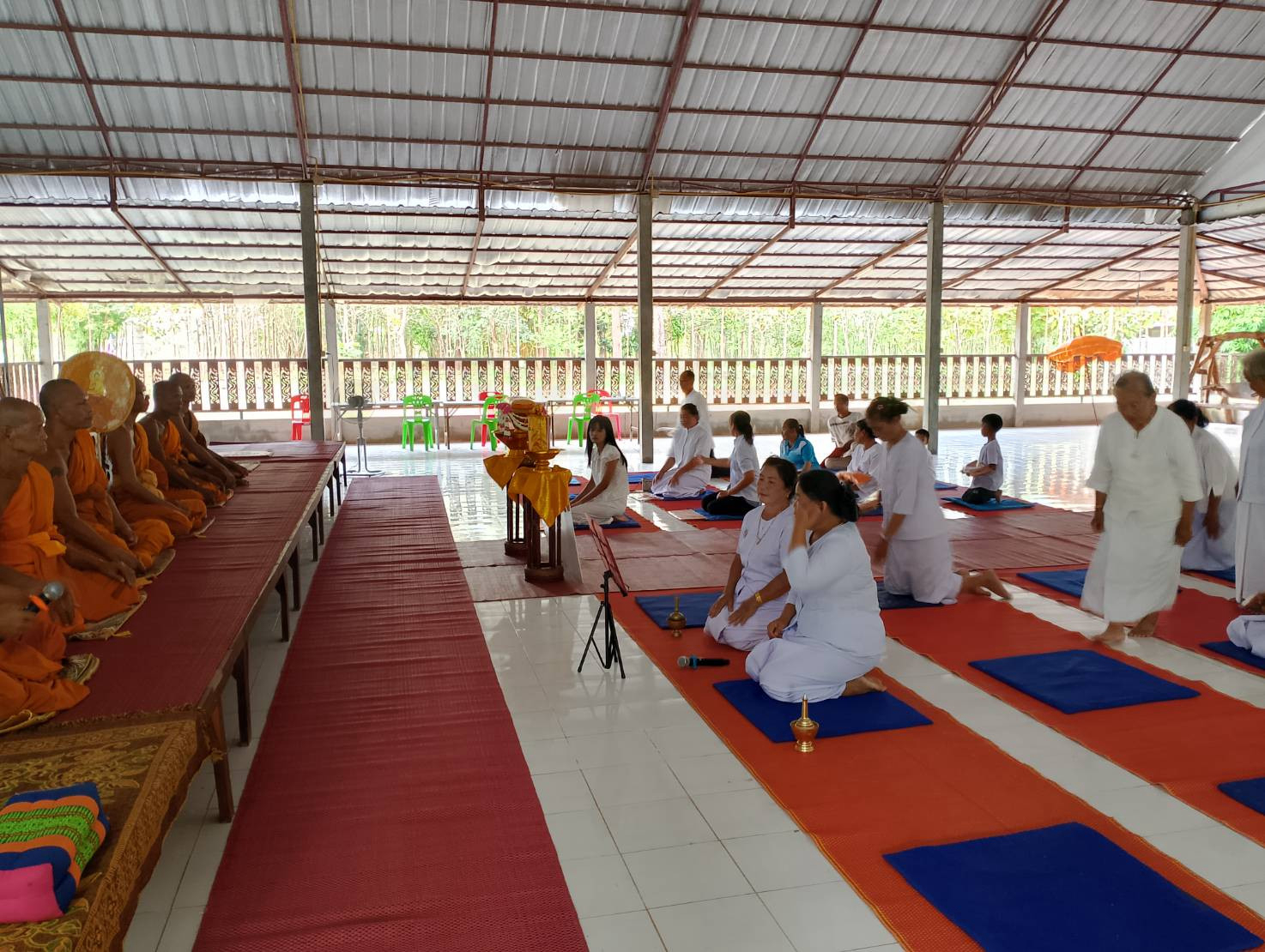 ภาพร่วมพิธีกรรมธุดงคสถานวังดงวานรนิวาส