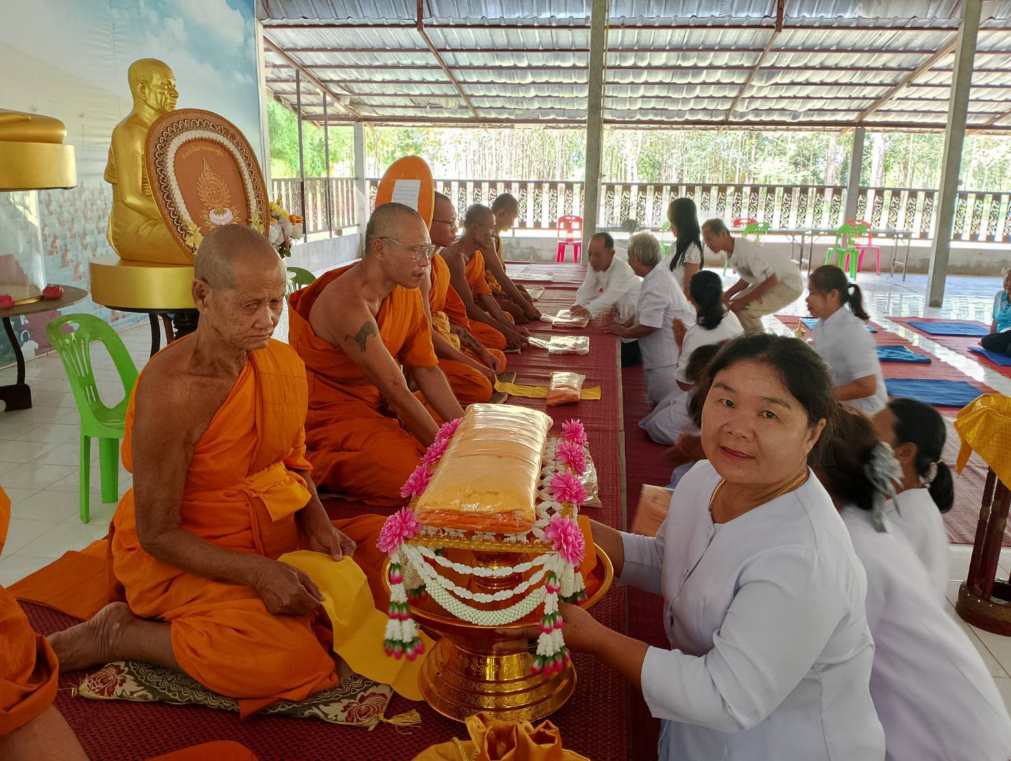 ภาพร่วมพิธีกรรมธุดงคสถานวังดงวานรนิวาส