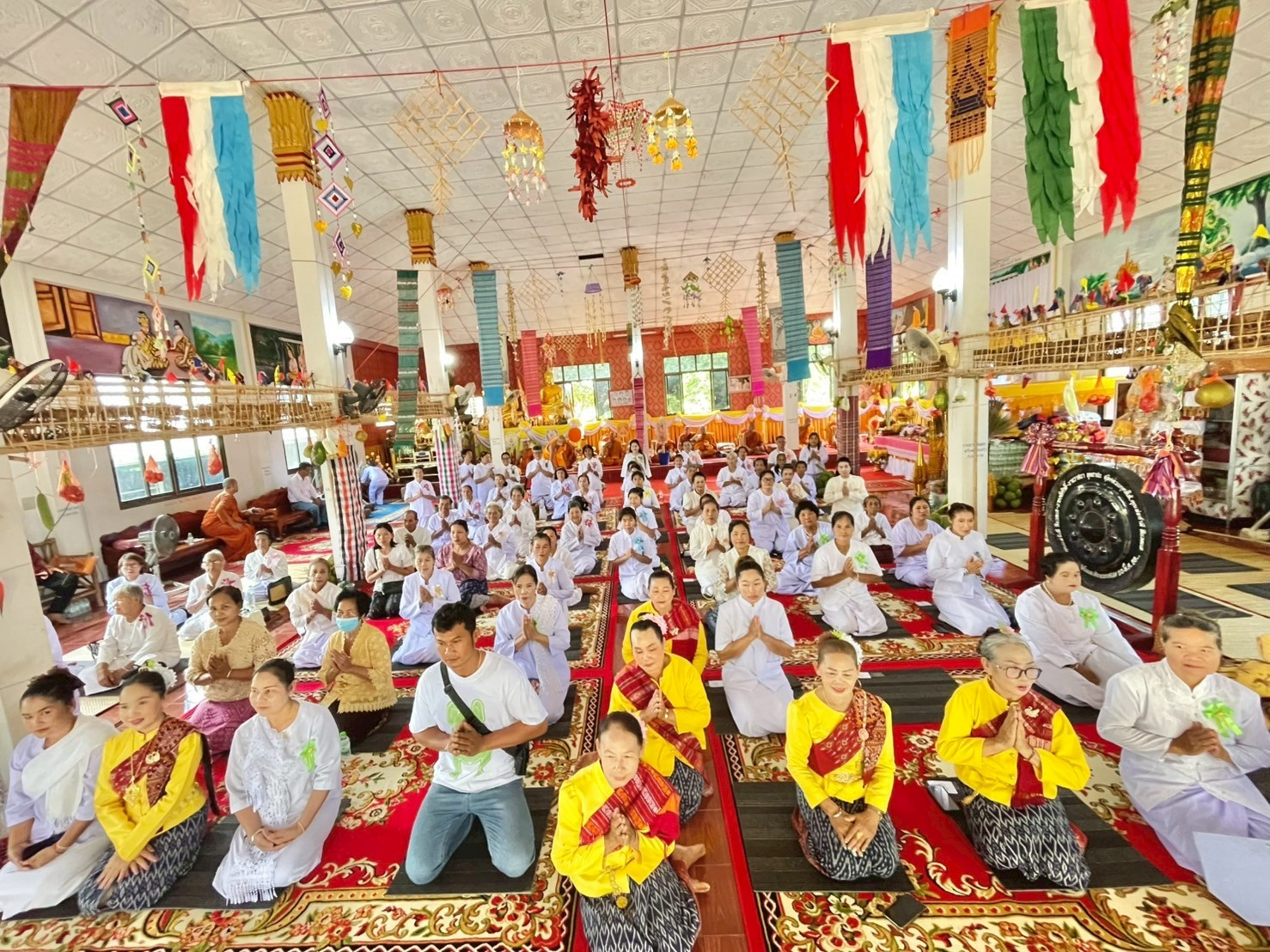 ภาพร่วมพิธีกรรมวัดโนนแจ้ง