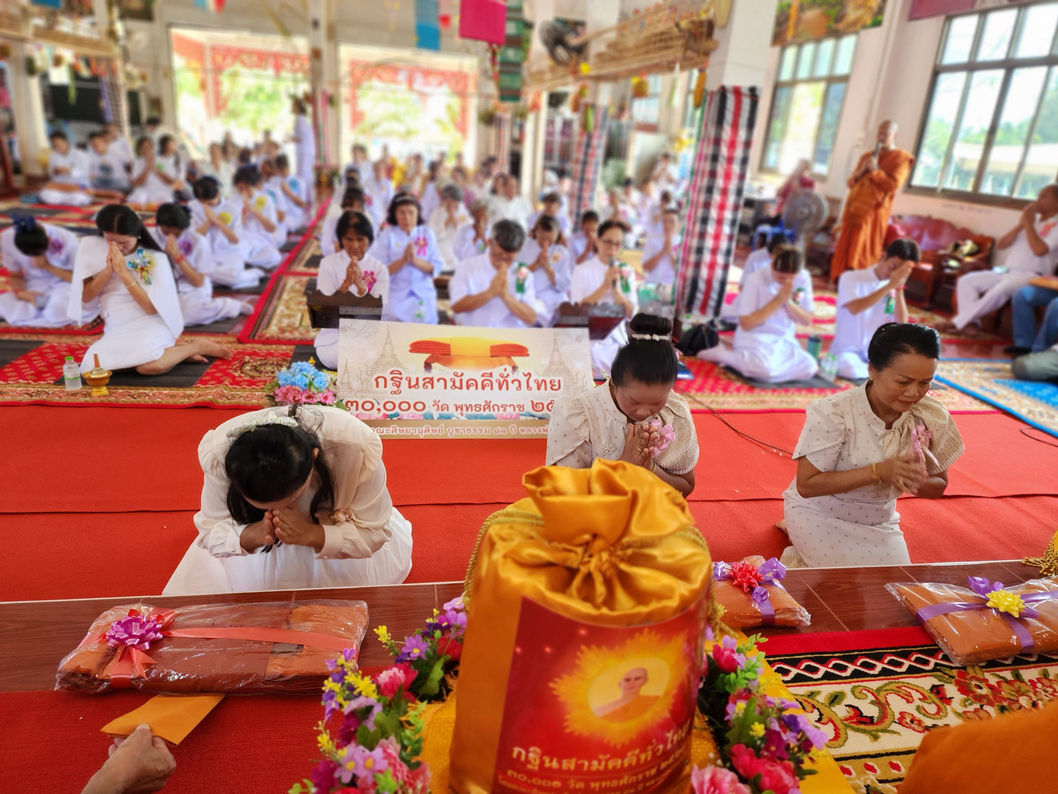 ภาพร่วมพิธีกรรมวัดโนนแจ้ง