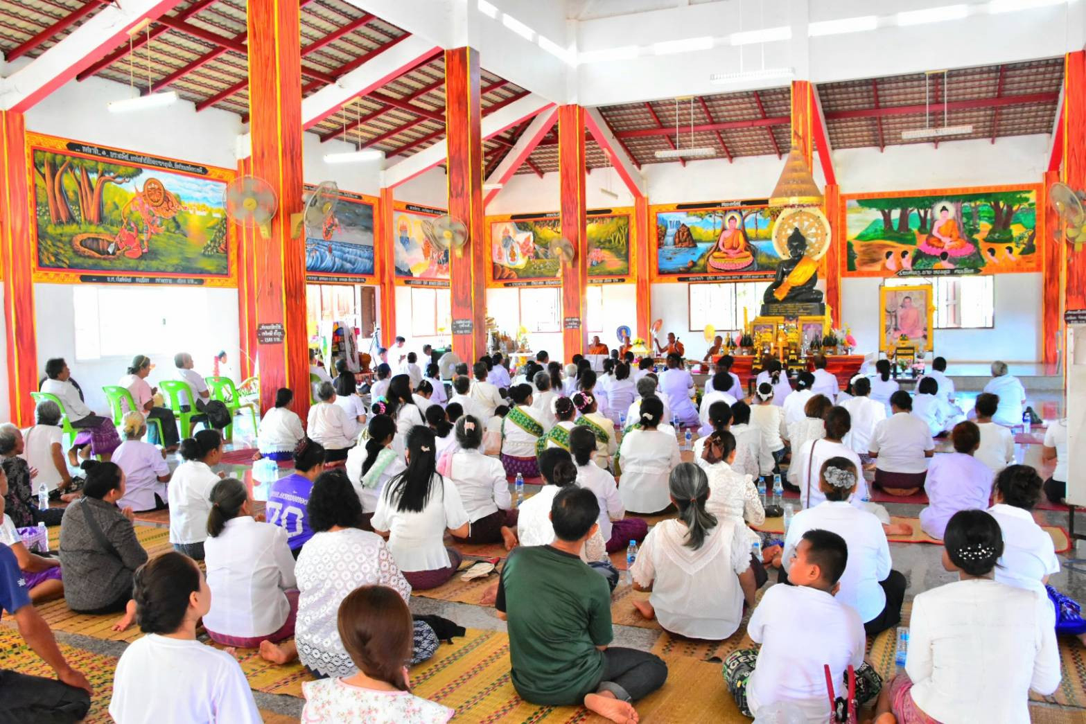 ภาพร่วมพิธีกรรมวัดศรีสะถาน