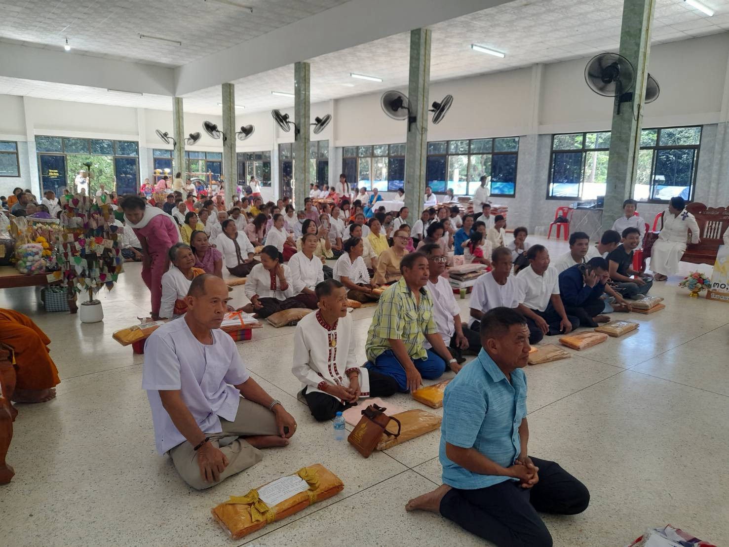 ภาพร่วมพิธีกรรมวัดป่าศรีเมยวดี