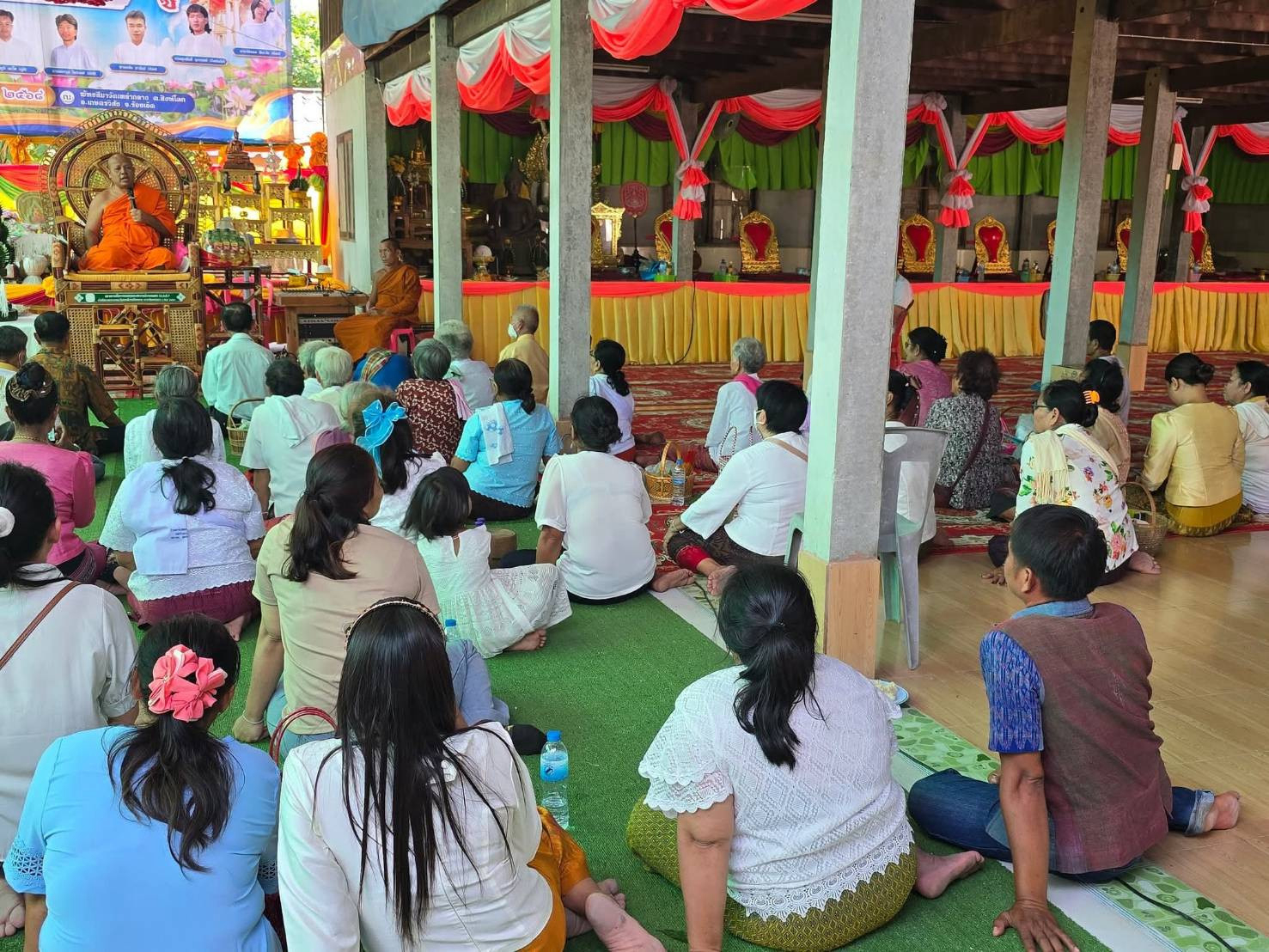 ภาพร่วมพิธีกรรมวัดเหล่ากลาง