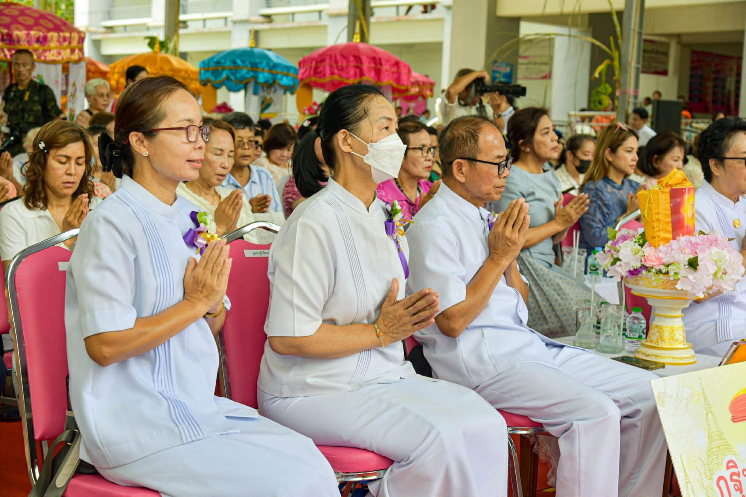 ภาพร่วมพิธีกรรมมหาวิทยาลัยมหาจุฬาลงกรณราชวิทยาลัย (วิทยาลัยสงฆ์เลย)