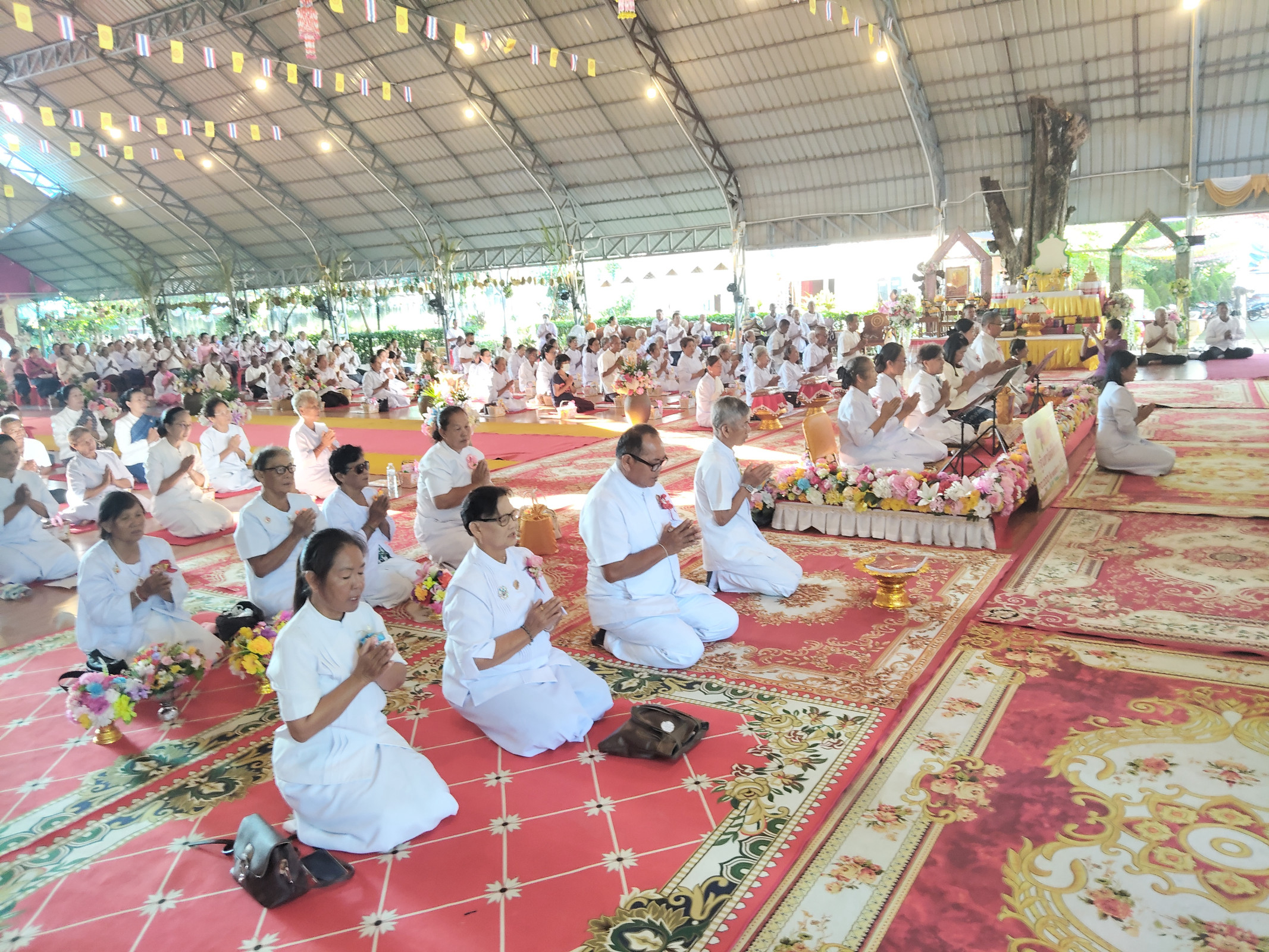 ภาพร่วมพิธีกรรมวัดศิลาอาสน์