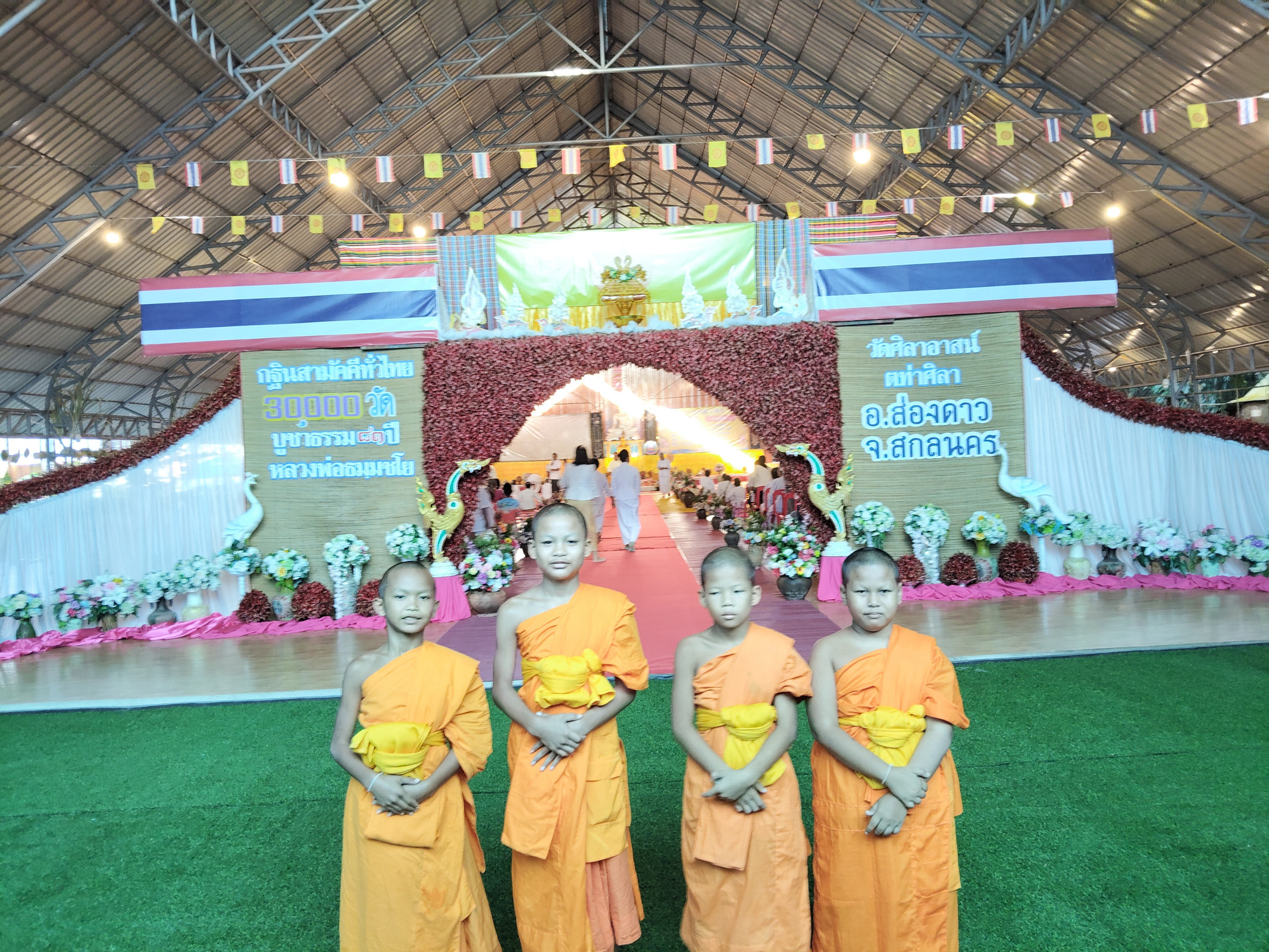 ภาพร่วมพิธีกรรมวัดศิลาอาสน์