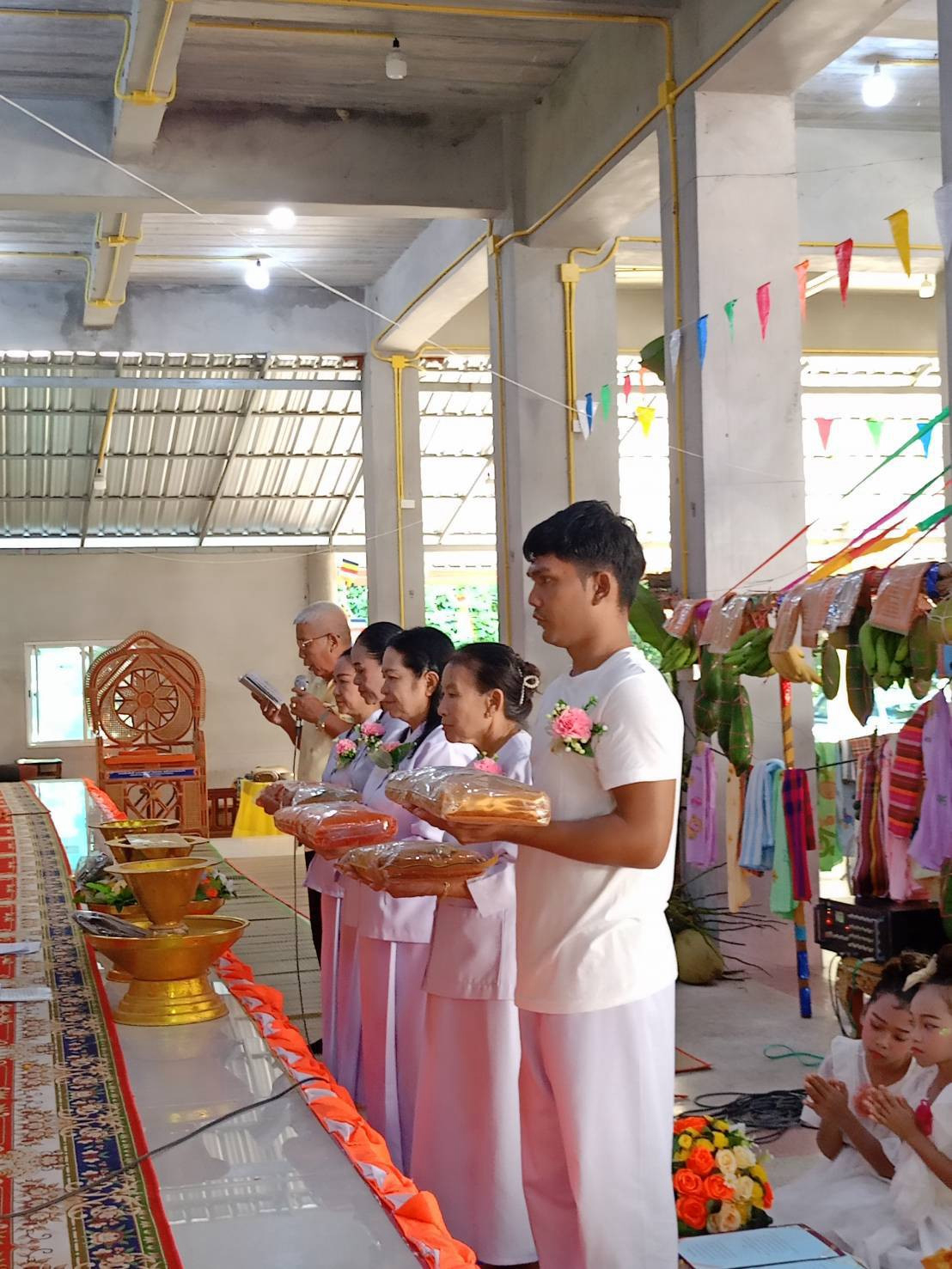 ภาพร่วมพิธีกรรมวัดไทรทอง
