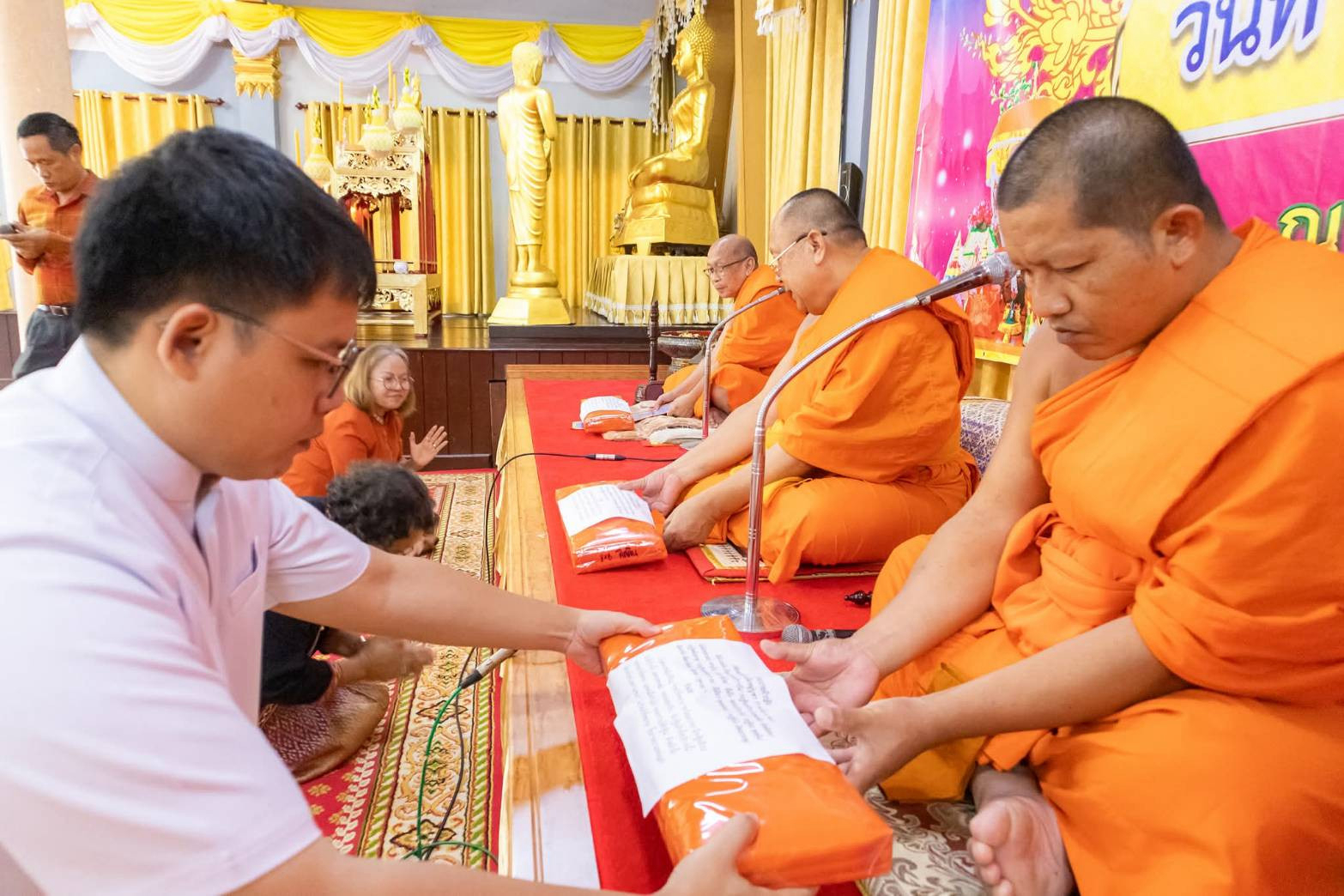 ภาพร่วมขบวนกฐินวัดสระทอง