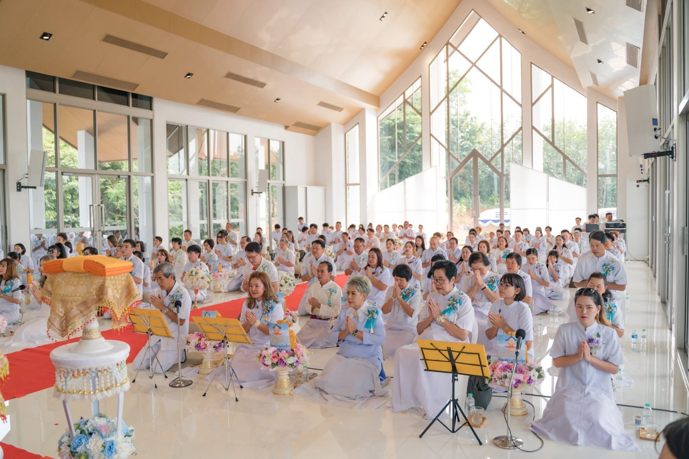 ภาพร่วมพิธีกรรมศูนย์ปฏิบัติธรรมแก้วเมืองเลย