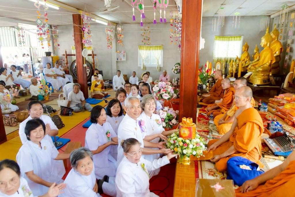 ภาพการถวายปัจจัยวัดศรีบุญเรือง