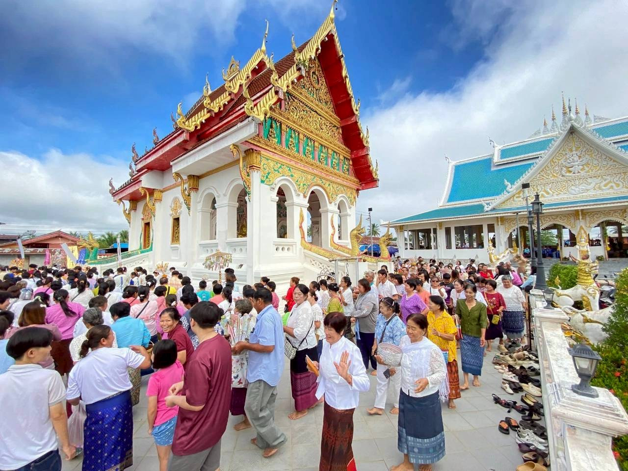 ภาพร่วมพิธีกรรมวัดหนองสพังทอง