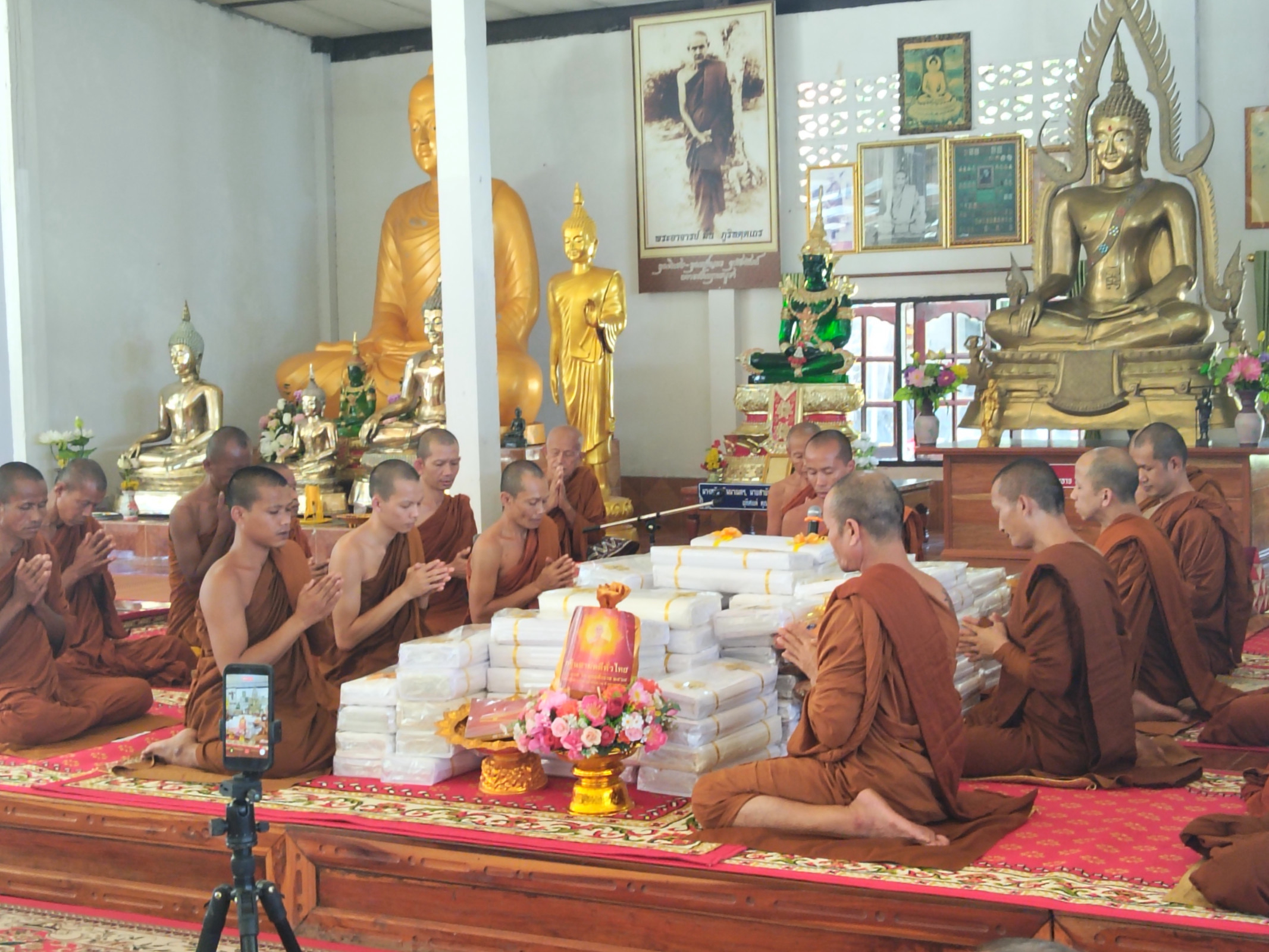 ภาพร่วมพิธีกรรมวัดบูรพาราม