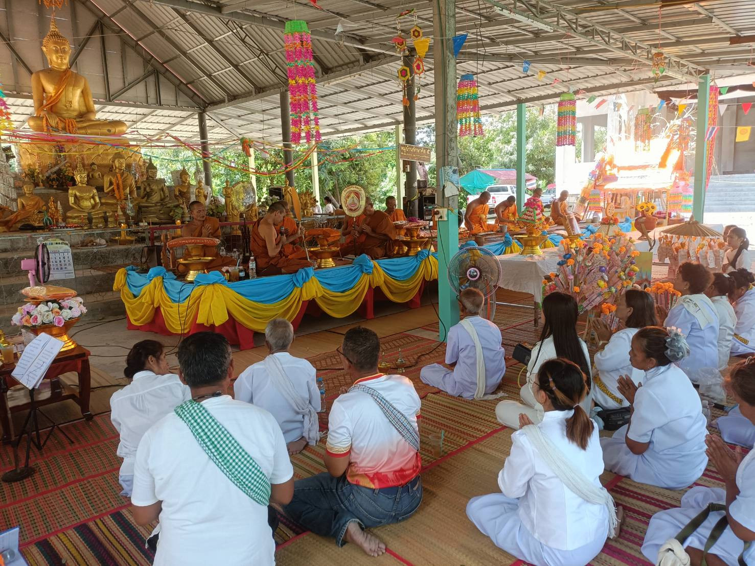 ภาพร่วมพิธีกรรมวัดบ้านป่าสุ่มน้อย