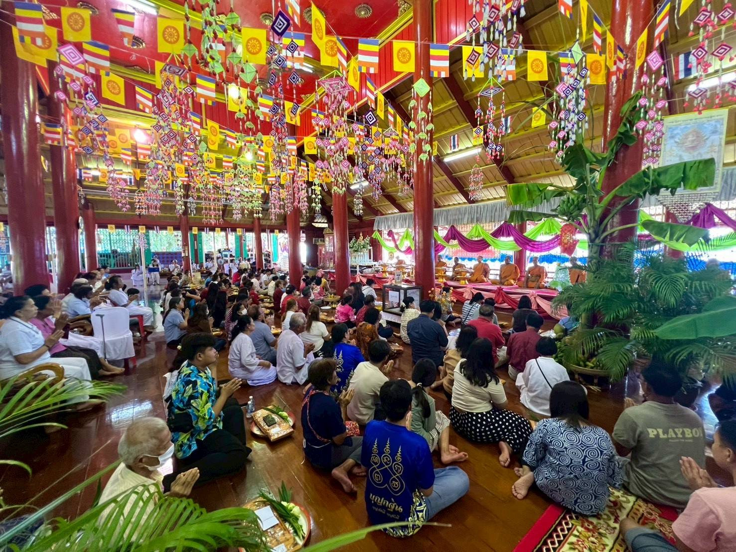 ภาพร่วมพิธีกรรมวัดไผ่ล้อม