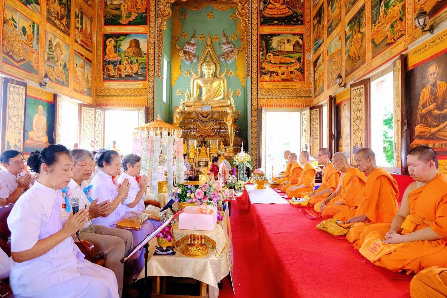 ภาพร่วมพิธีกรรมวัดสระเกศ