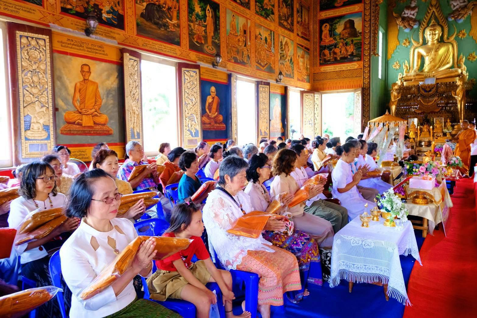 ภาพร่วมพิธีกรรมวัดสระเกศ