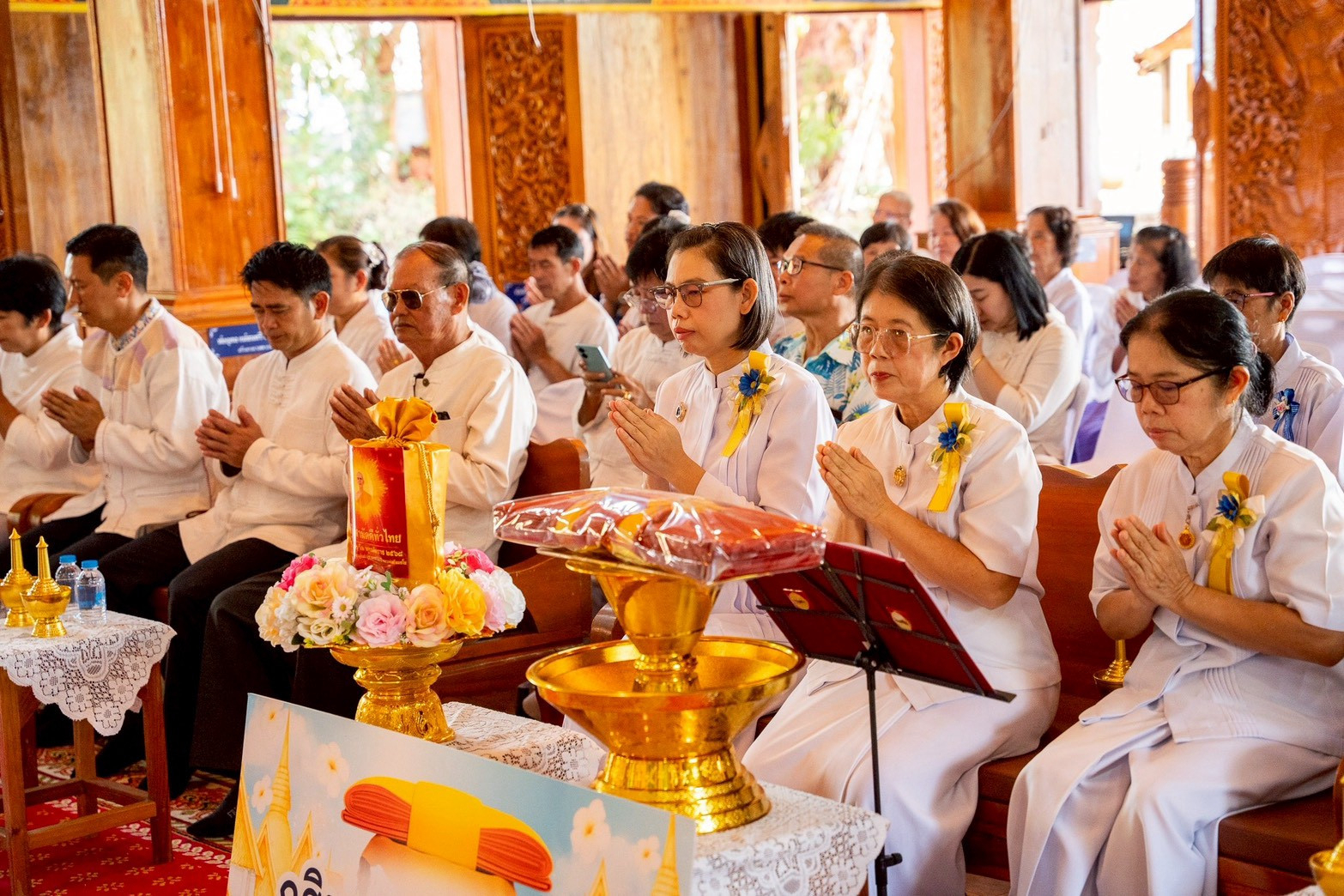 ภาพร่วมพิธีกรรมวัดบ้านห้วยไซกลาง