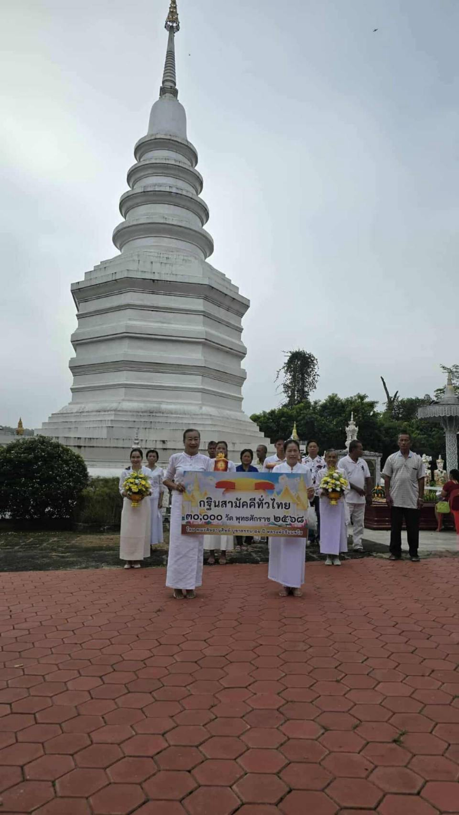 ภาพร่วมขบวนกฐินวัดแท่นคำ