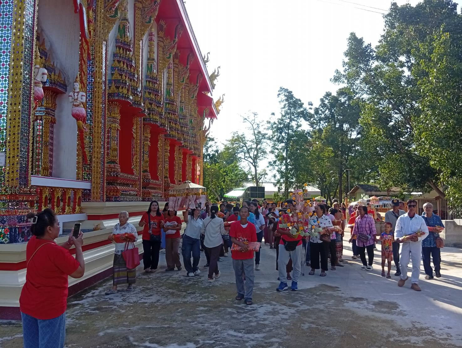 ภาพร่วมพิธีกรรมวัดโป่งเก้ง