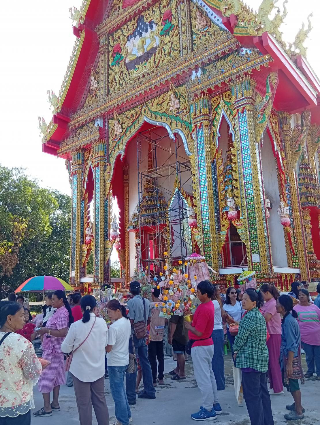 ภาพร่วมพิธีกรรมวัดโป่งเก้ง