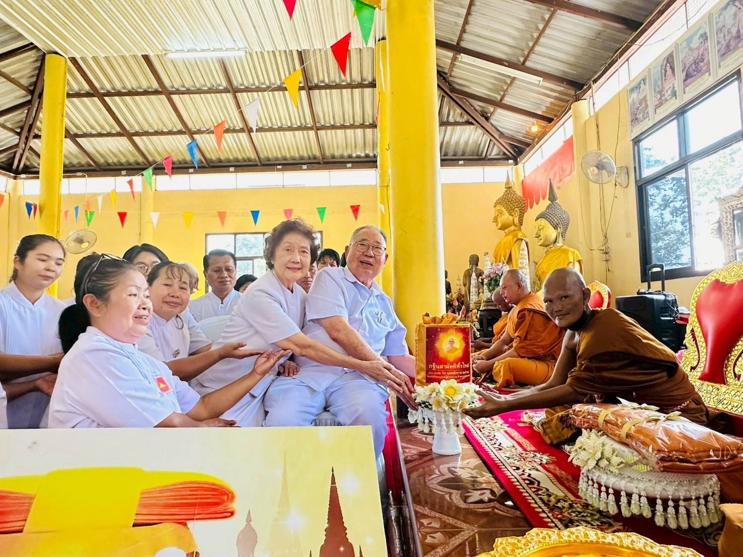 ภาพการถวายปัจจัยวัดแสนสุขวนาราม(บ้านหนองนางดำ)